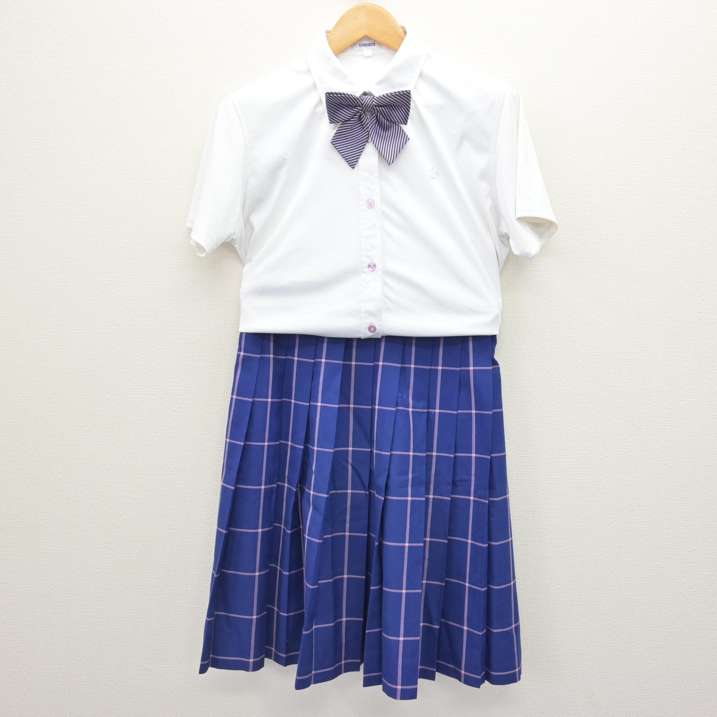 中古】大阪府 香ヶ丘リベルテ高等学校 女子制服 3点 (シャツ・スカート 