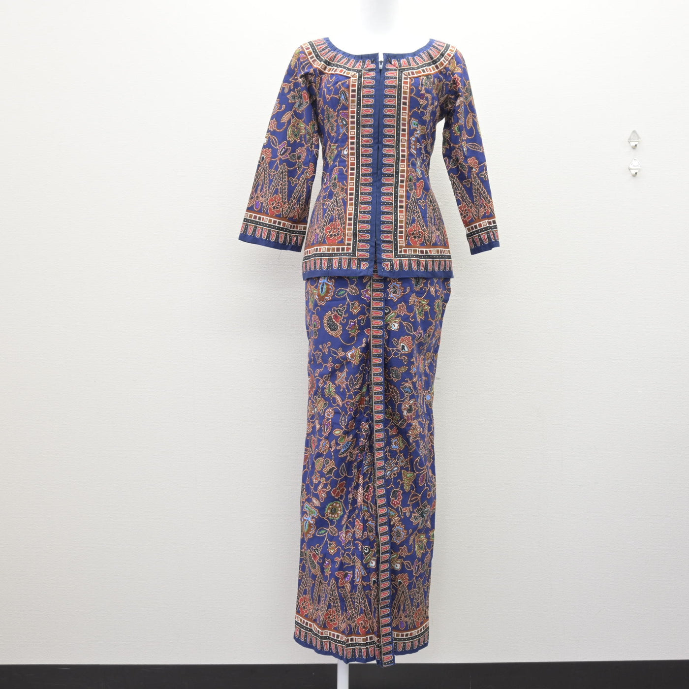 中古】 シンガポール航空 女子制服 2点 (ブラウス・スカート) sf125048