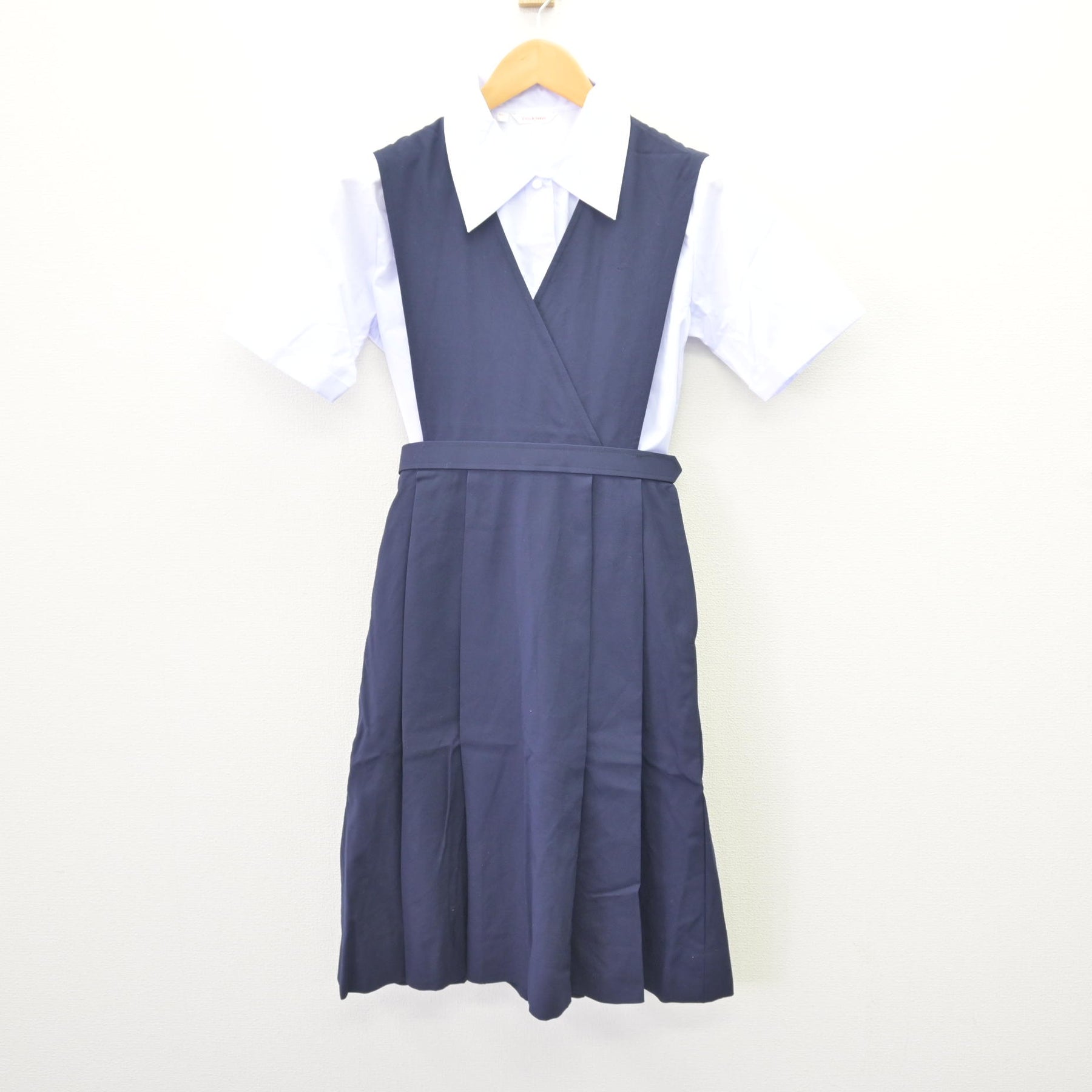 中古】和歌山県 和歌山信愛中学校 女子制服 2点 (シャツ・ジャンパー