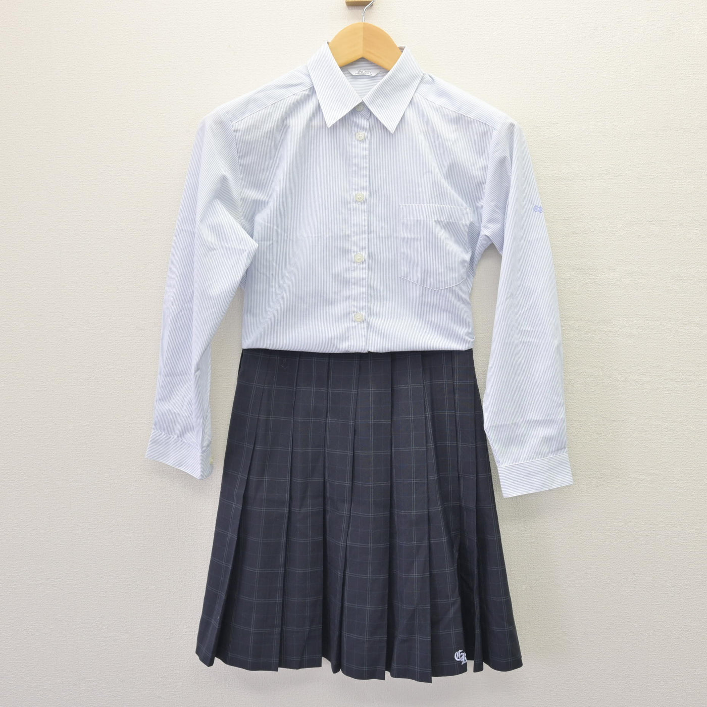 中古】千葉県 千葉経済大学附属高等学校 女子制服 3点 (ニット・シャツ 