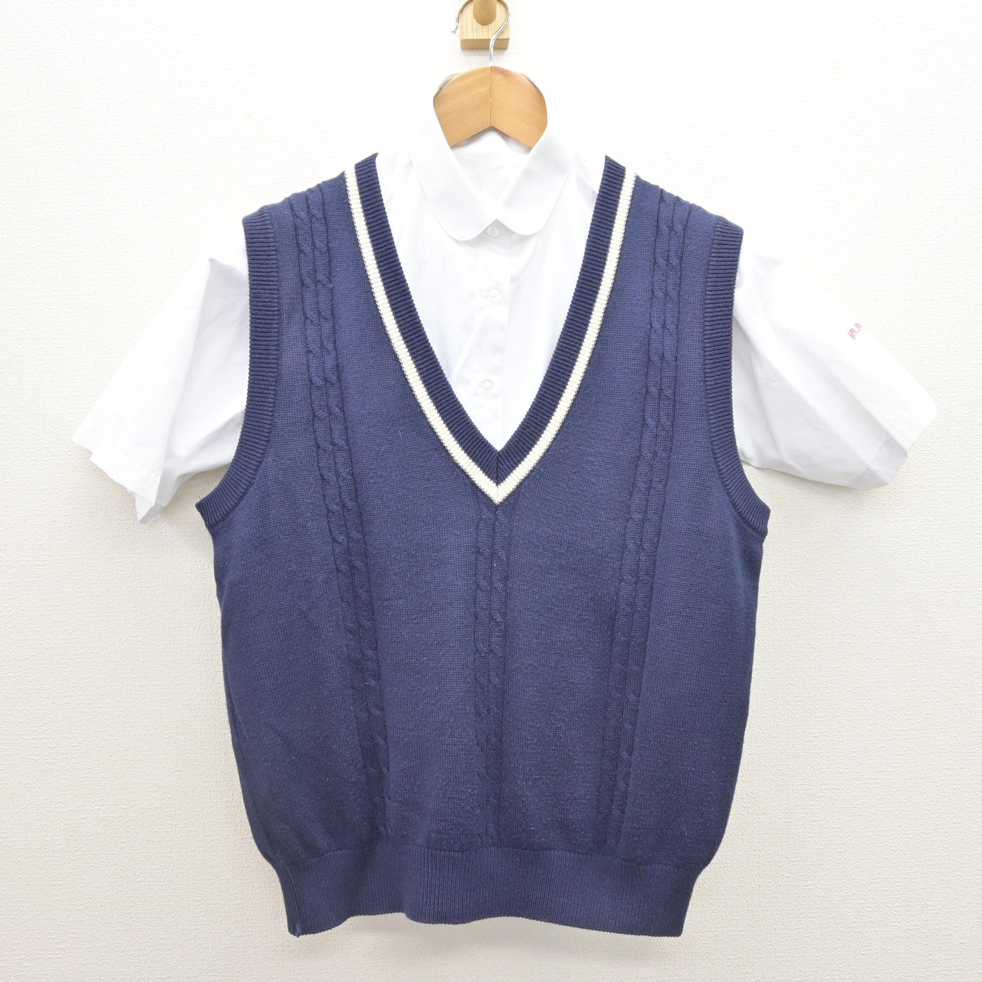 中古】群馬県 前橋育英高等学校 女子制服 2点 (ニットベスト・シャツ 