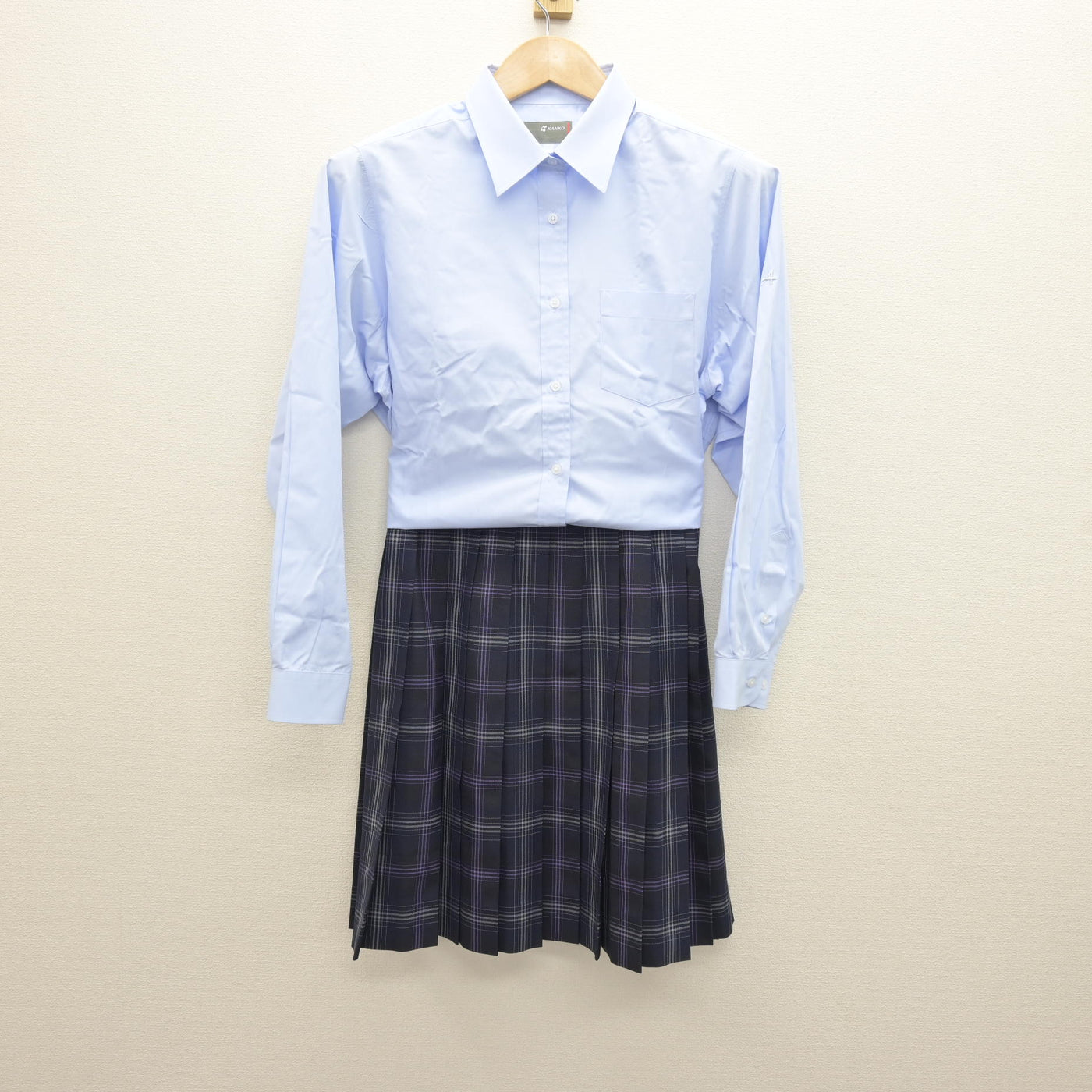 中古】 飛鳥未来高等学校 女子制服 2点 (シャツ・スカート) sf128586