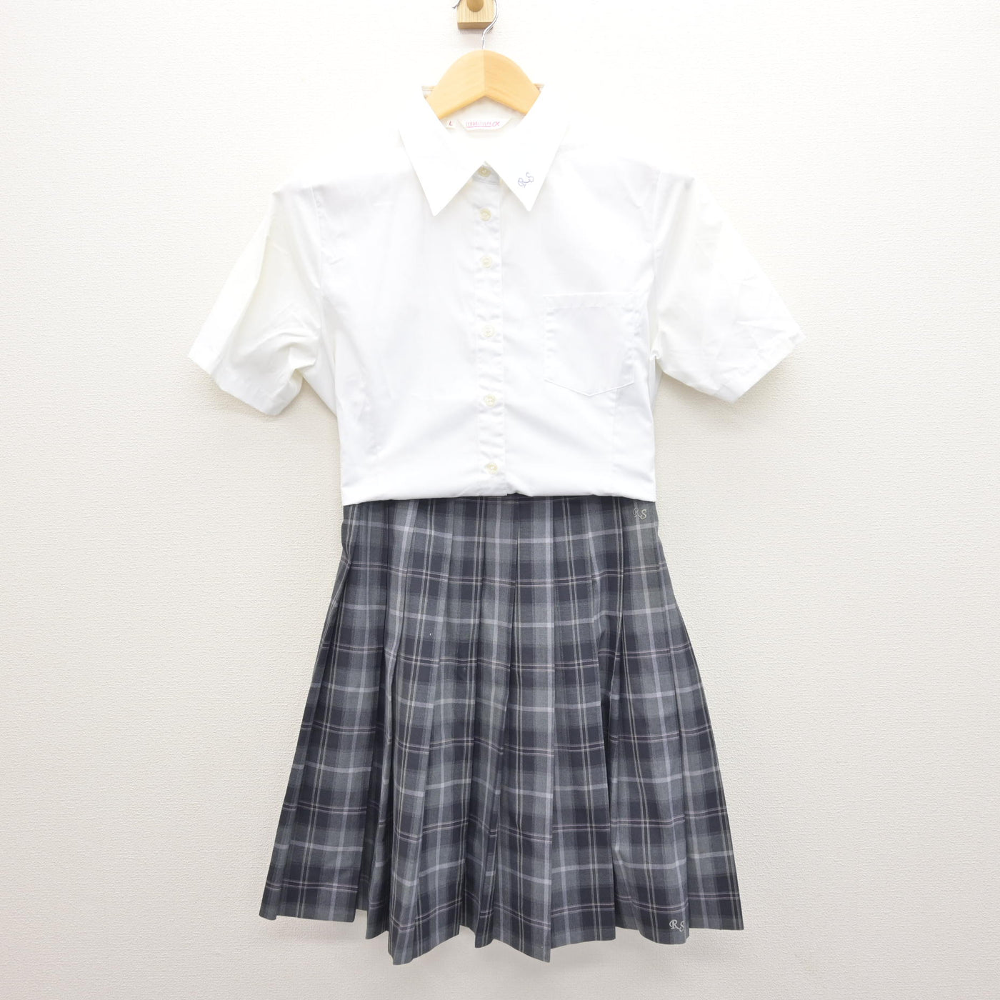 中古】大阪府 りんくう翔南高等学校 女子制服 2点 (シャツ・スカート 