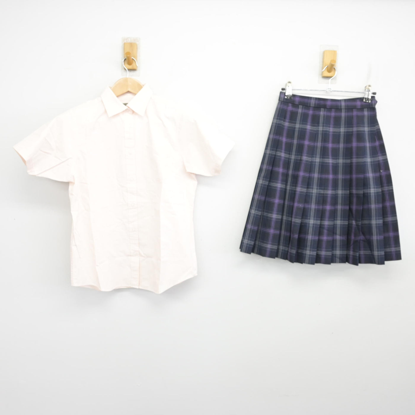 中古】 飛鳥未来高等学校 女子制服 2点 (シャツ・スカート) sf130410