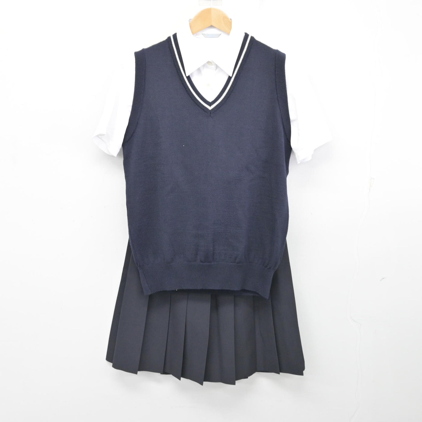 中古】愛知県 名古屋市立工芸高等学校 女子制服 3点 (ニットベスト