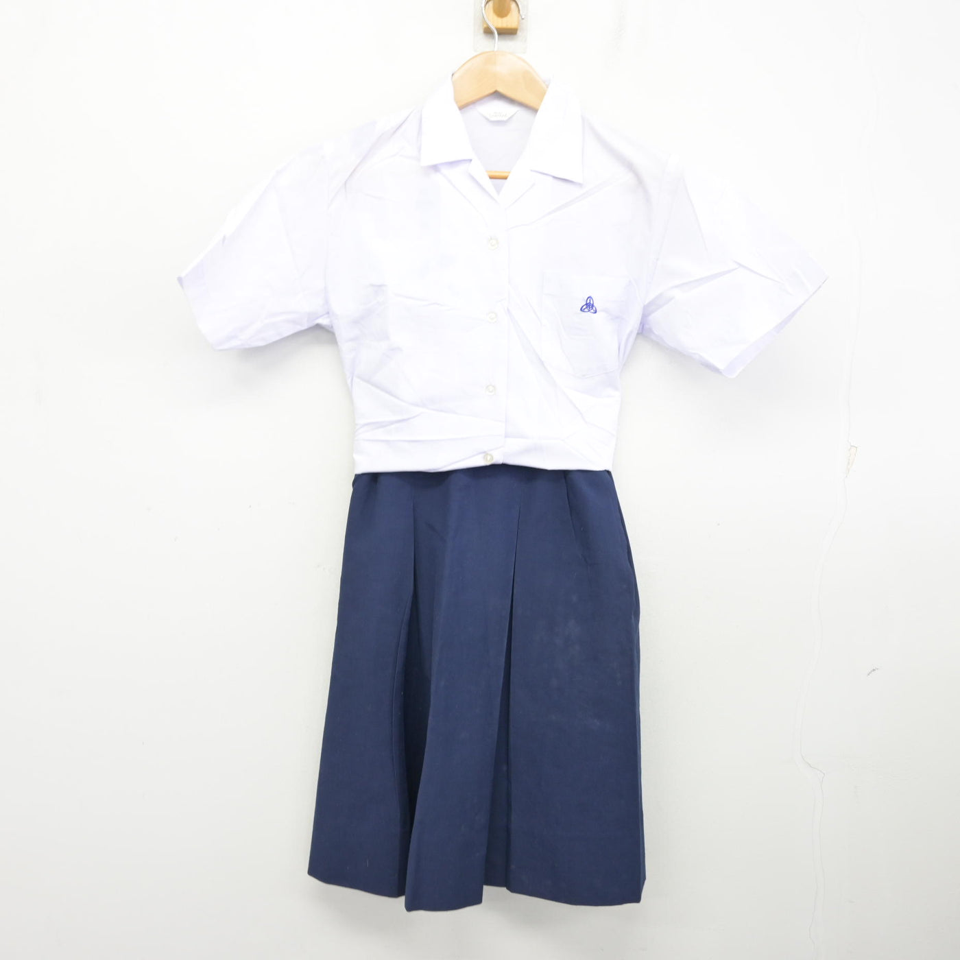 中古】高知県 城西中学校 女子制服 3点 (シャツ・スカート) sf132094