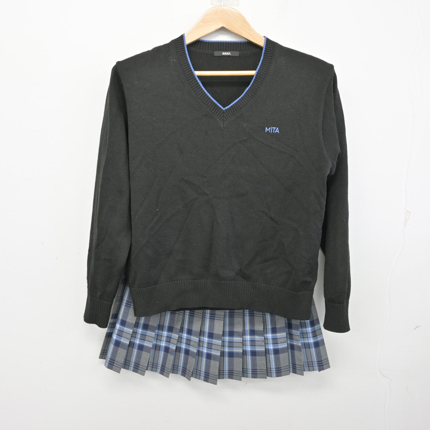 中古 東京都 三田国際学園高等学校 女子制服 2点 ニット・スカート sf132516 中古制服通販