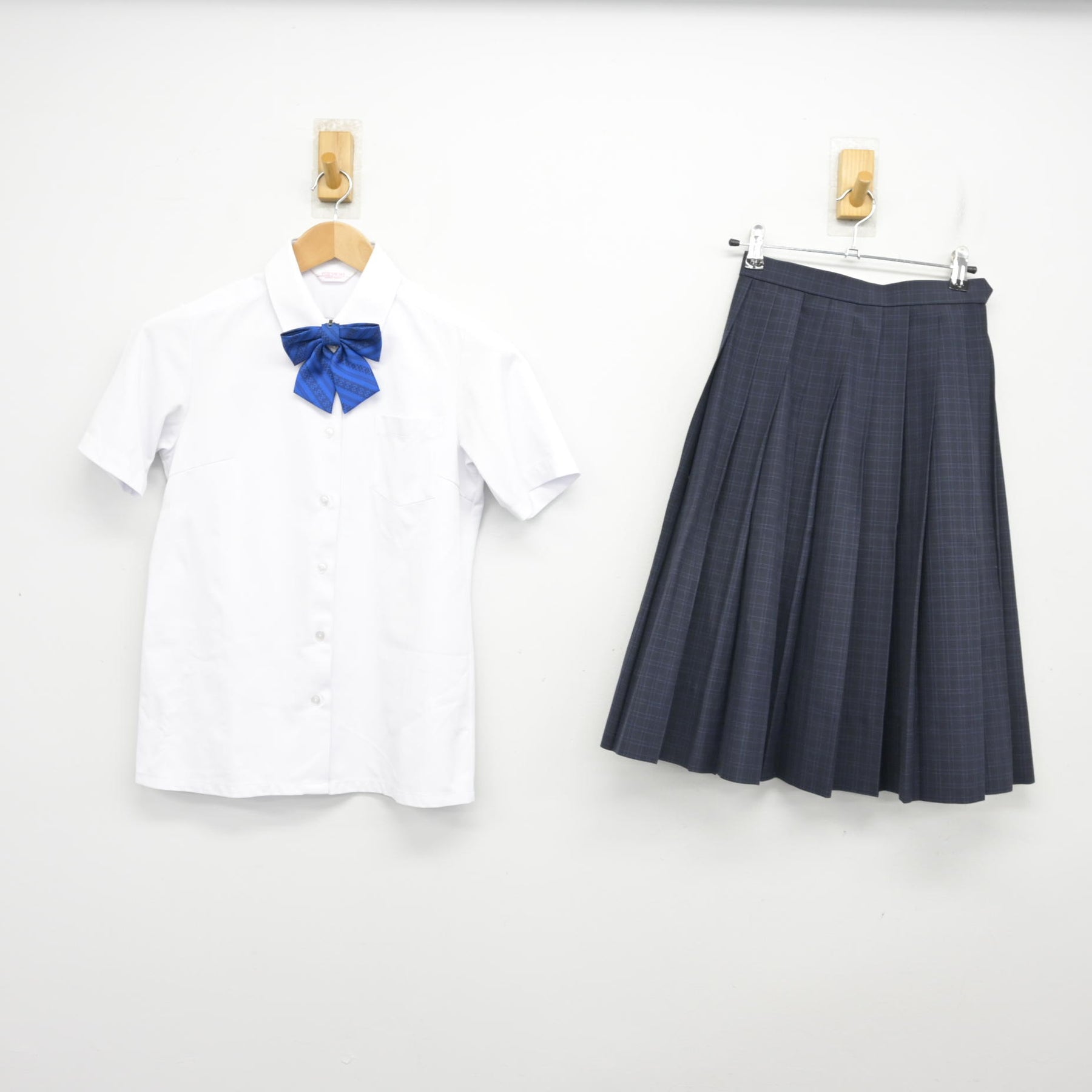 中古】福岡県 福岡市内中学標準服 女子制服 3点 (シャツ・スカート