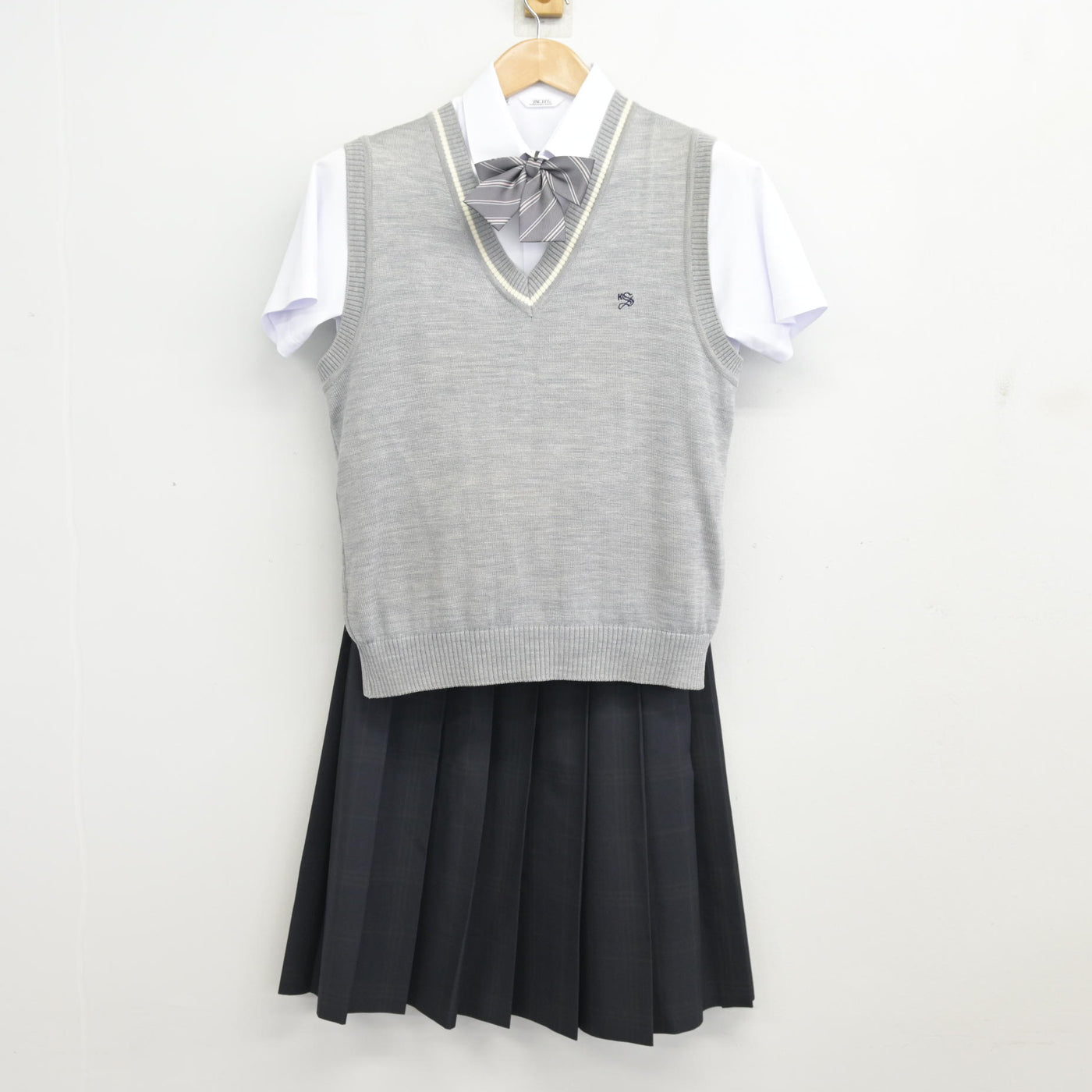 中古】京都府 京都すばる高等学校 女子制服 4点 (ニットベスト・シャツ 