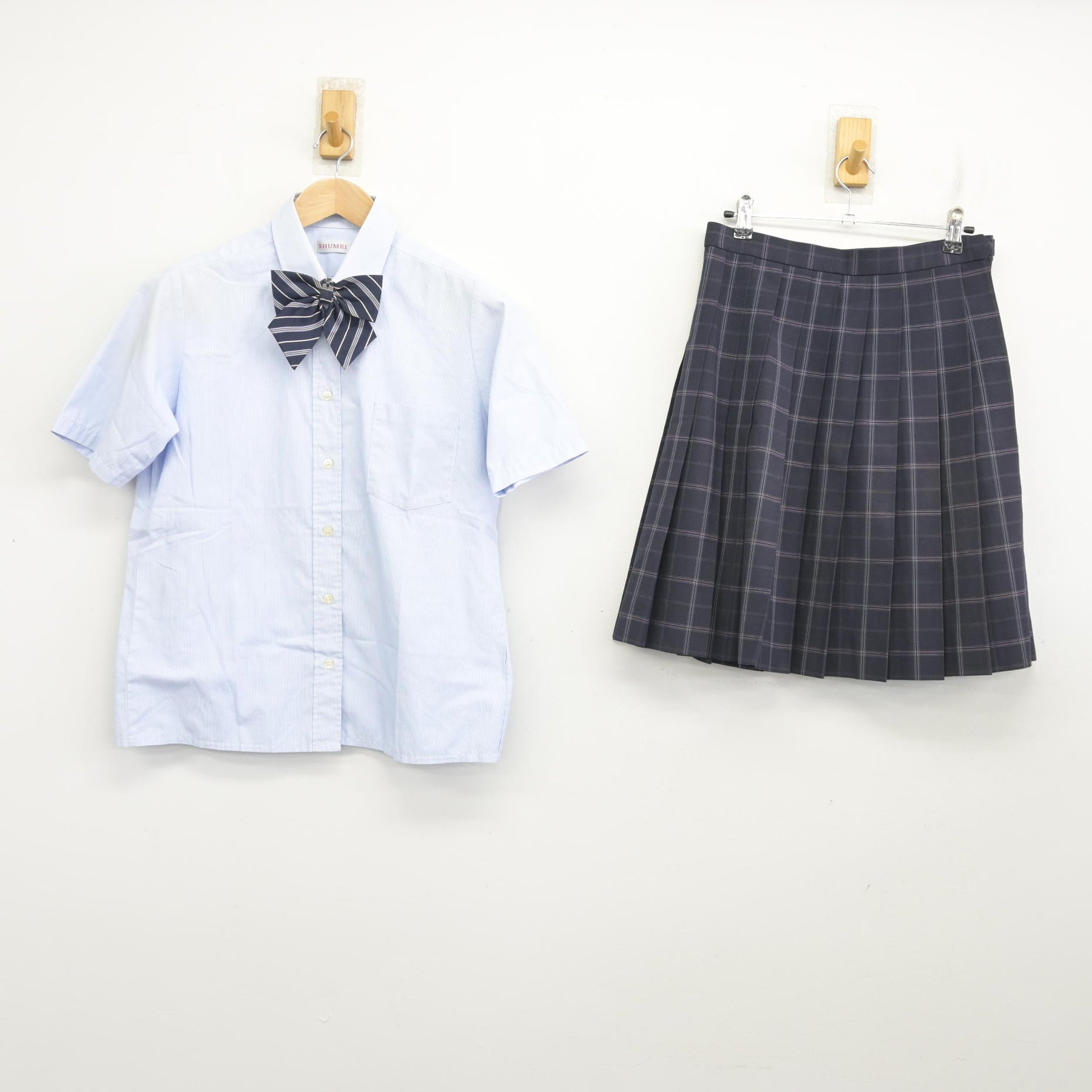 中古】千葉県 秀明八千代高等学校 女子制服 3点 (シャツ・スカート