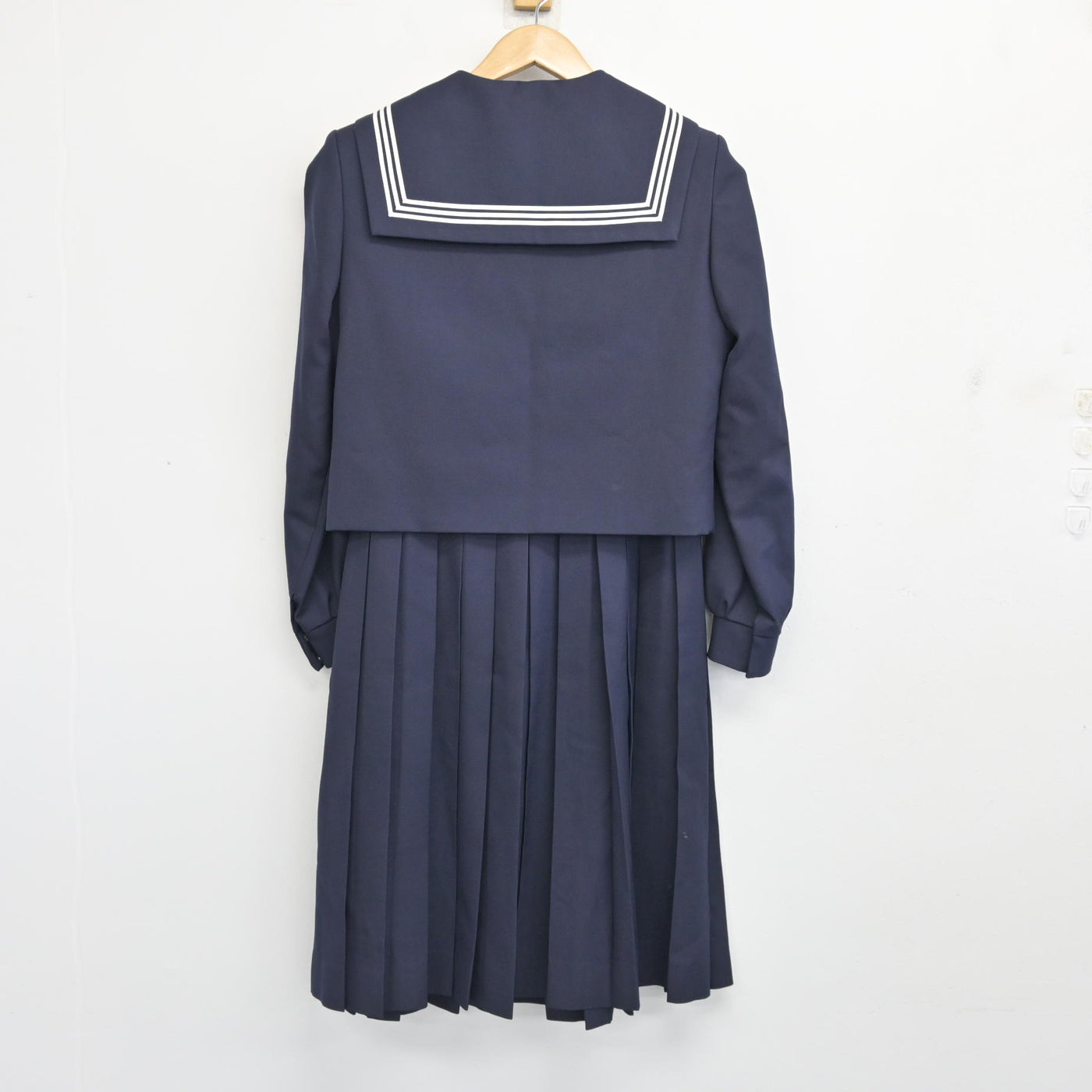 中古】北海道 旭川商業高等学校 女子制服 3点 (セーラー服・ジャンパー 