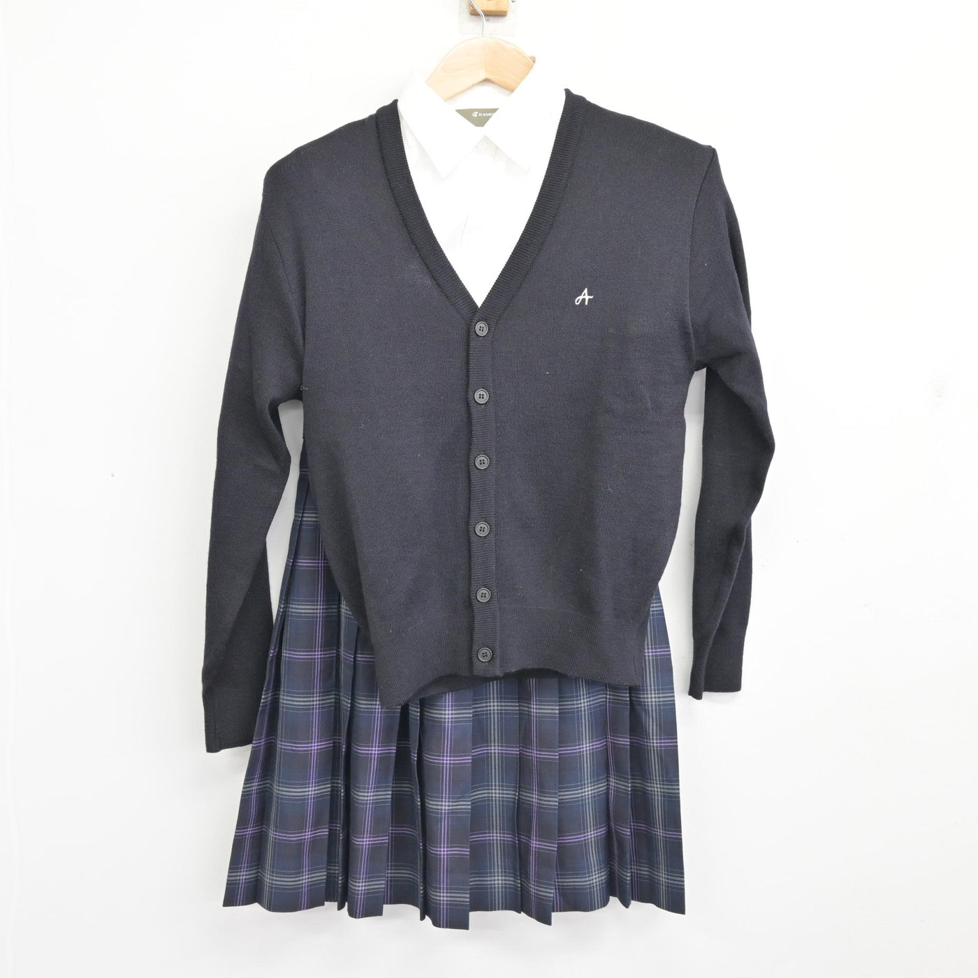 中古】 飛鳥未来きずな高等学校 女子制服 3点 (ニット・シャツ