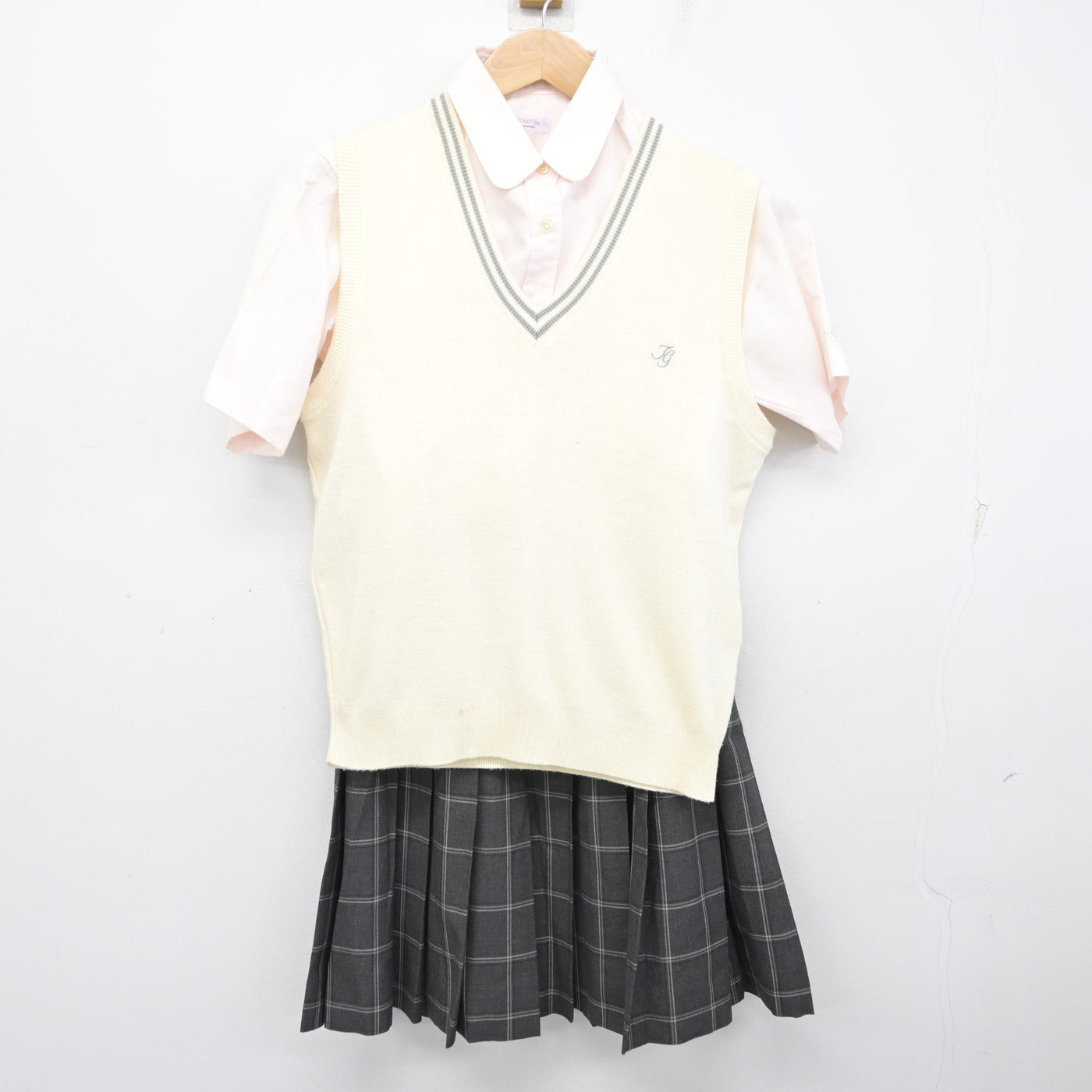 中古】茨城県 大成女子高等学校 女子制服 3点 (ニットベスト・シャツ