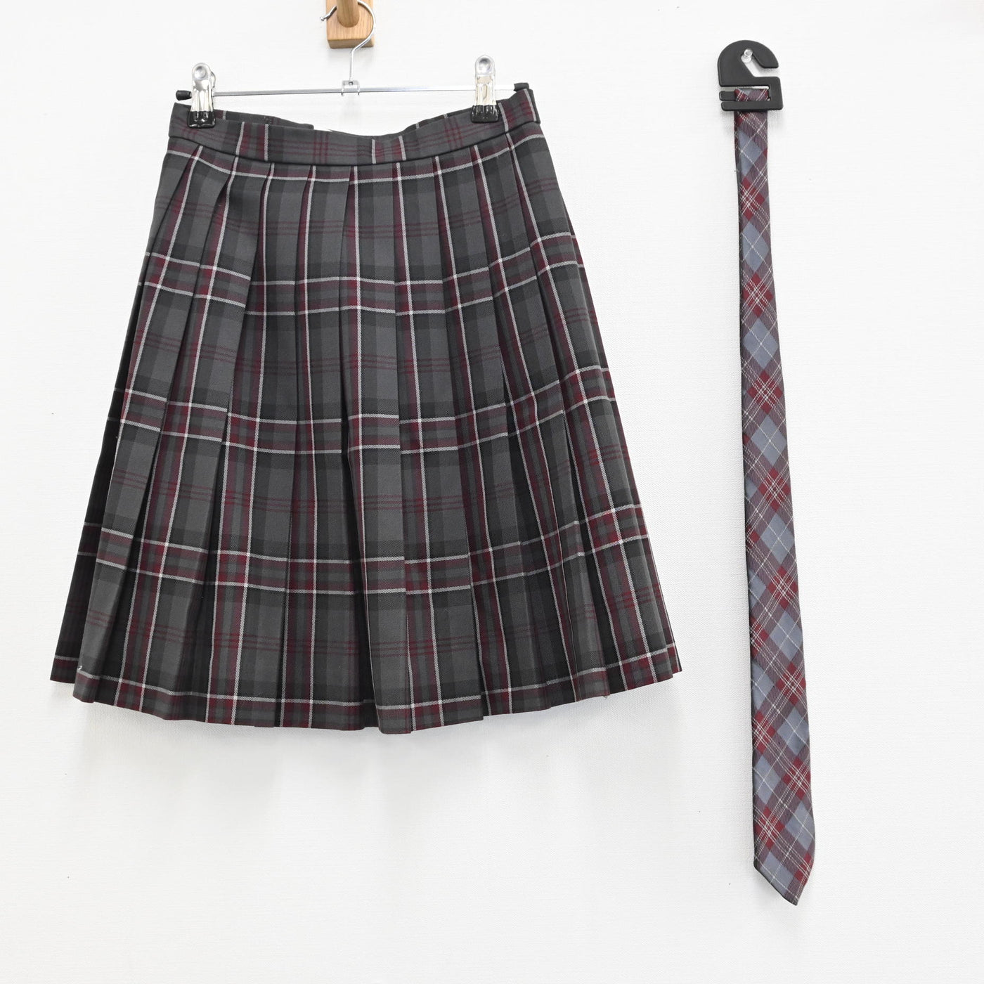 【中古】埼玉県 鳩ケ谷高校 女子制服 2点（スカート 冬・ネクタイ） sf000011