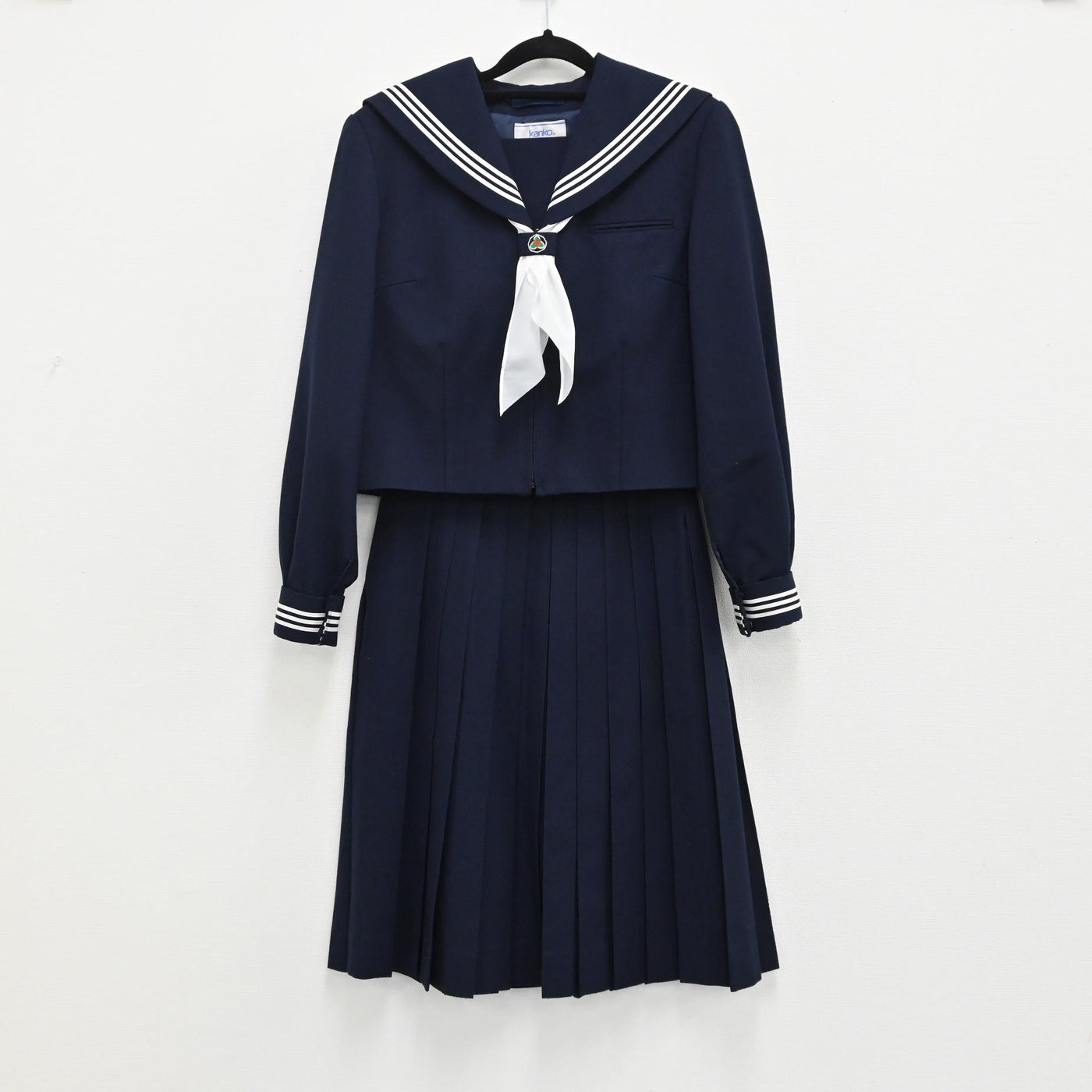 【中古】千葉県 葛城中学校 女子制服 2点（セーラー服 冬・スカート 冬） sf000031