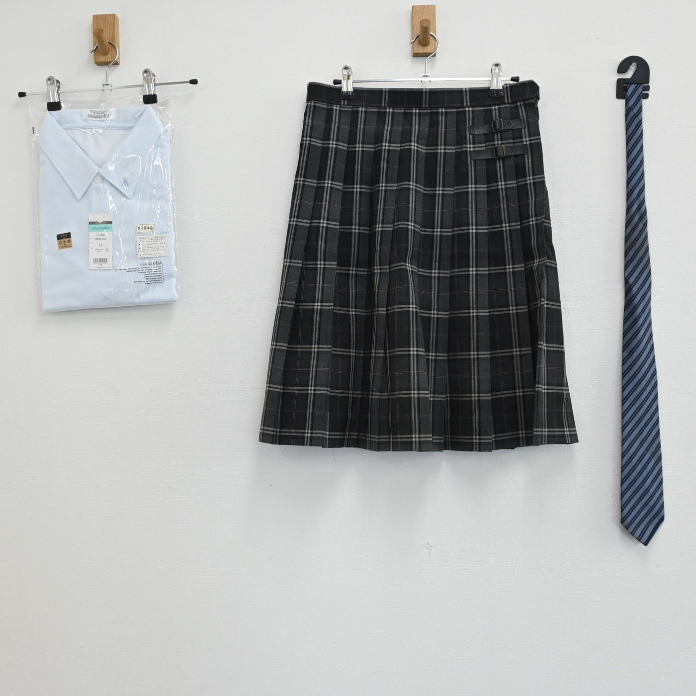 【中古】栃木県 上三川高校 女子制服 3点（シャツ 長袖・スカート・ネクタイ） sf000052