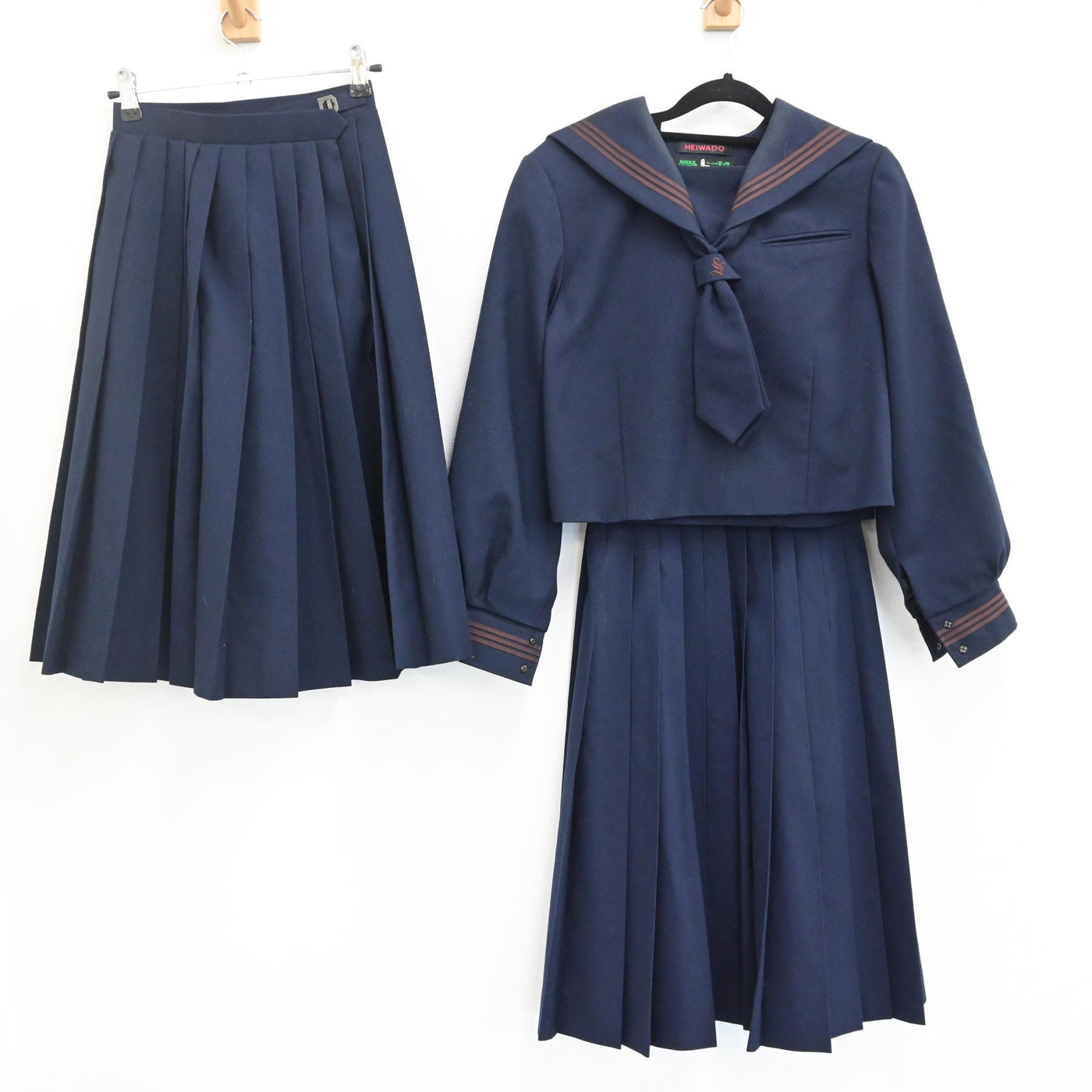 【中古】千葉県 千葉県柏市立酒井根中学校 女子制服 3点（セーラー服 冬・スカート） sf000077