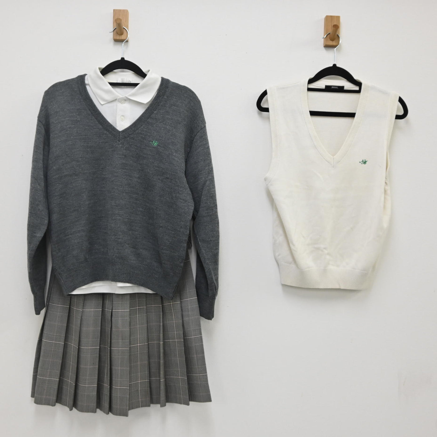 【中古】山梨県 日本大学明誠高等学校 女子制服 4点（ポロシャツ・ニットベスト・ニット・ニット・スカート ） sf000100