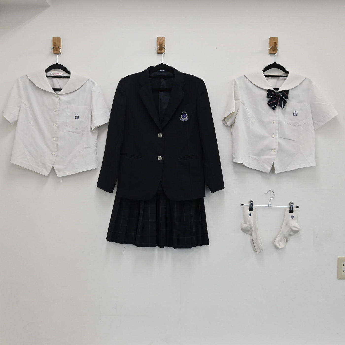 【中古】福岡県 柏陵高校 女子制服 6点（ブレザー・スカート 冬・ブラウス 半袖・ブラウス 半袖・リボン・靴下 ） sf000107