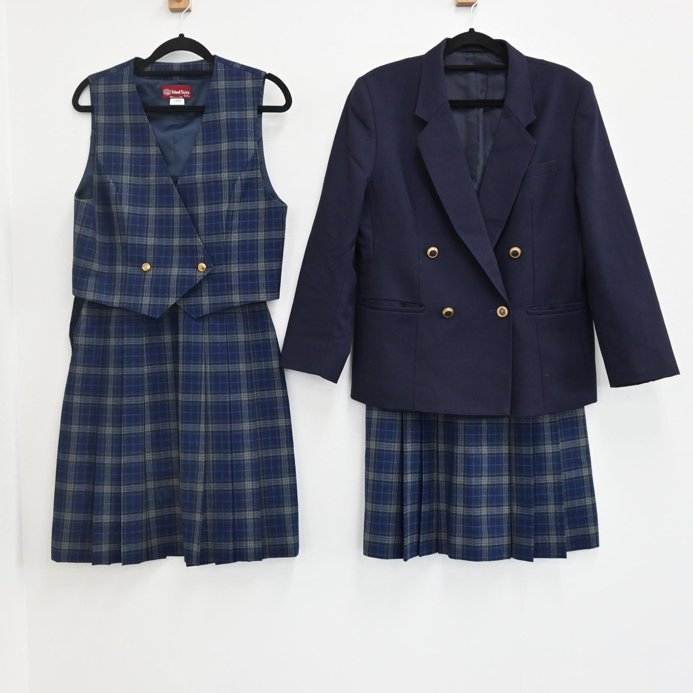 【中古】宮城県 鶴谷中学校 女子制服 4点（ブレザー・ベスト・スカート 冬・スカート 冬・スカート 冬 ） sf000130