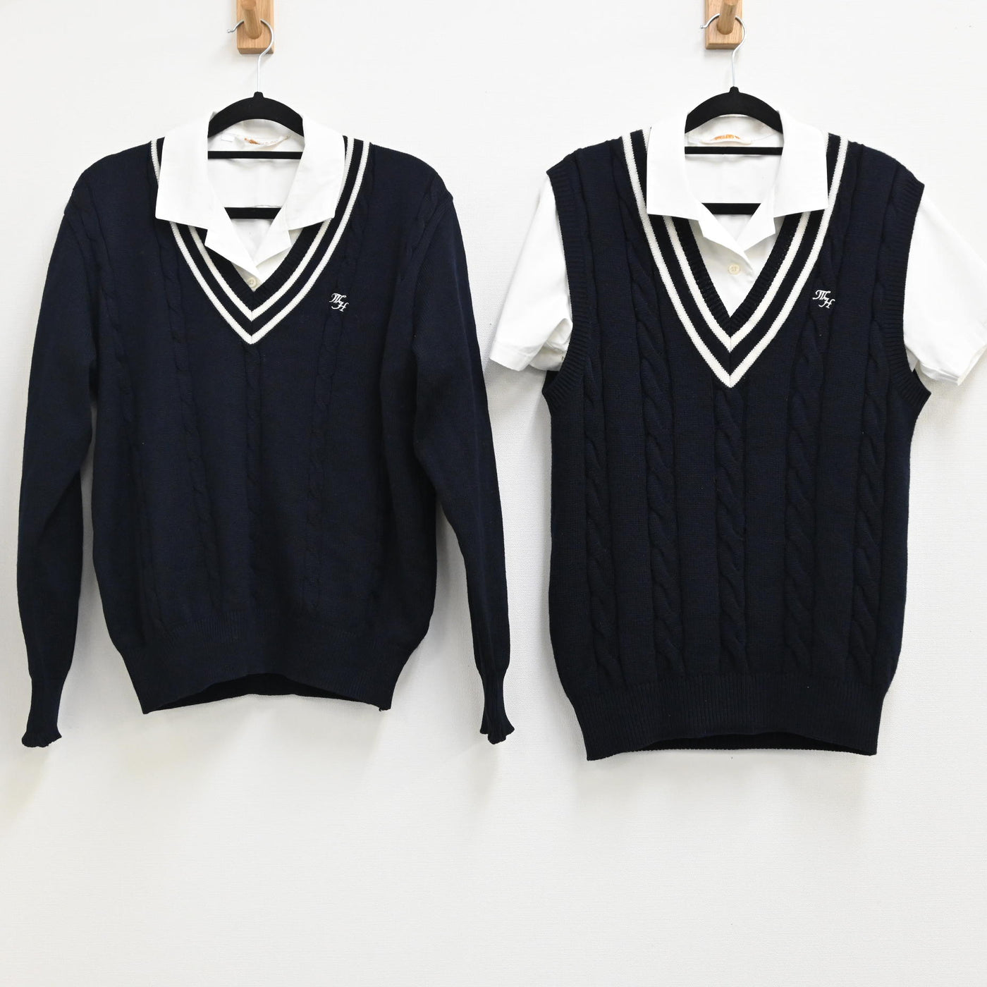 【中古】兵庫県 三木東高校 女子制服 4点（ブラウス 半袖・セーター・ニットベスト） sf000188