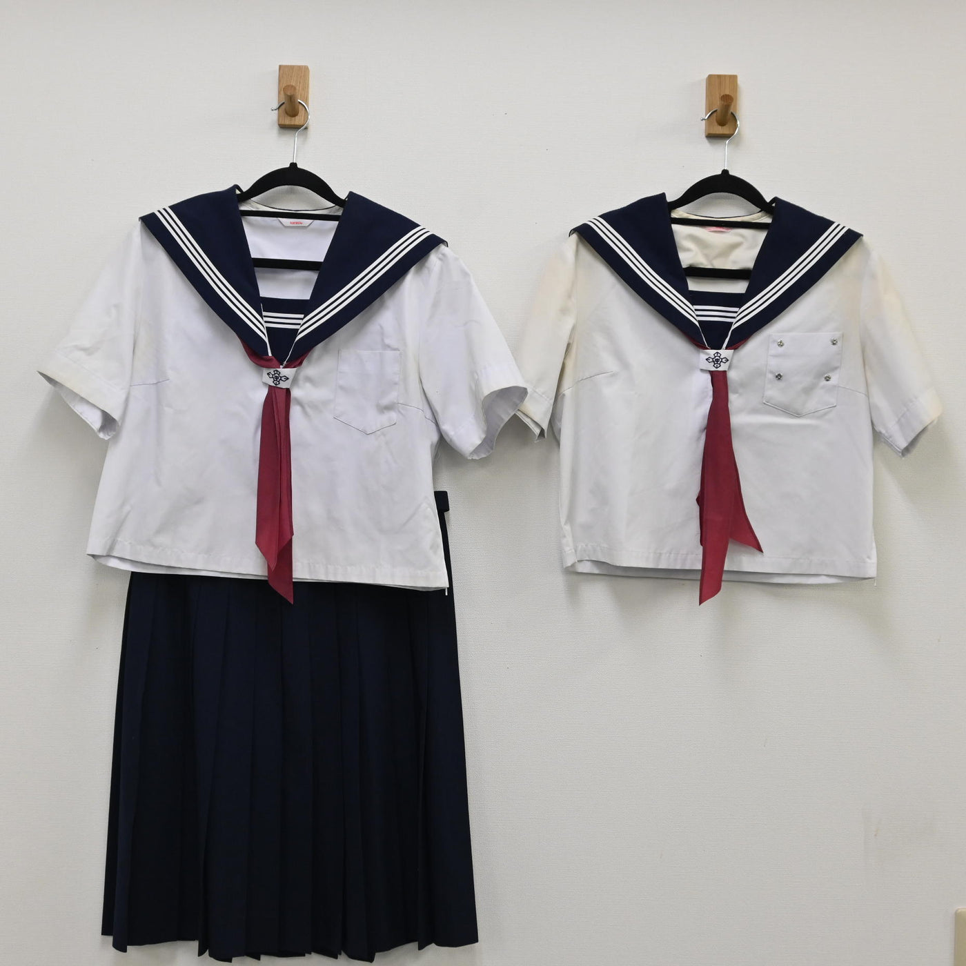 【中古】愛媛県 川東中学校 女子制服 5点（セーラー服 夏・スカート・スカーフ） sf000254