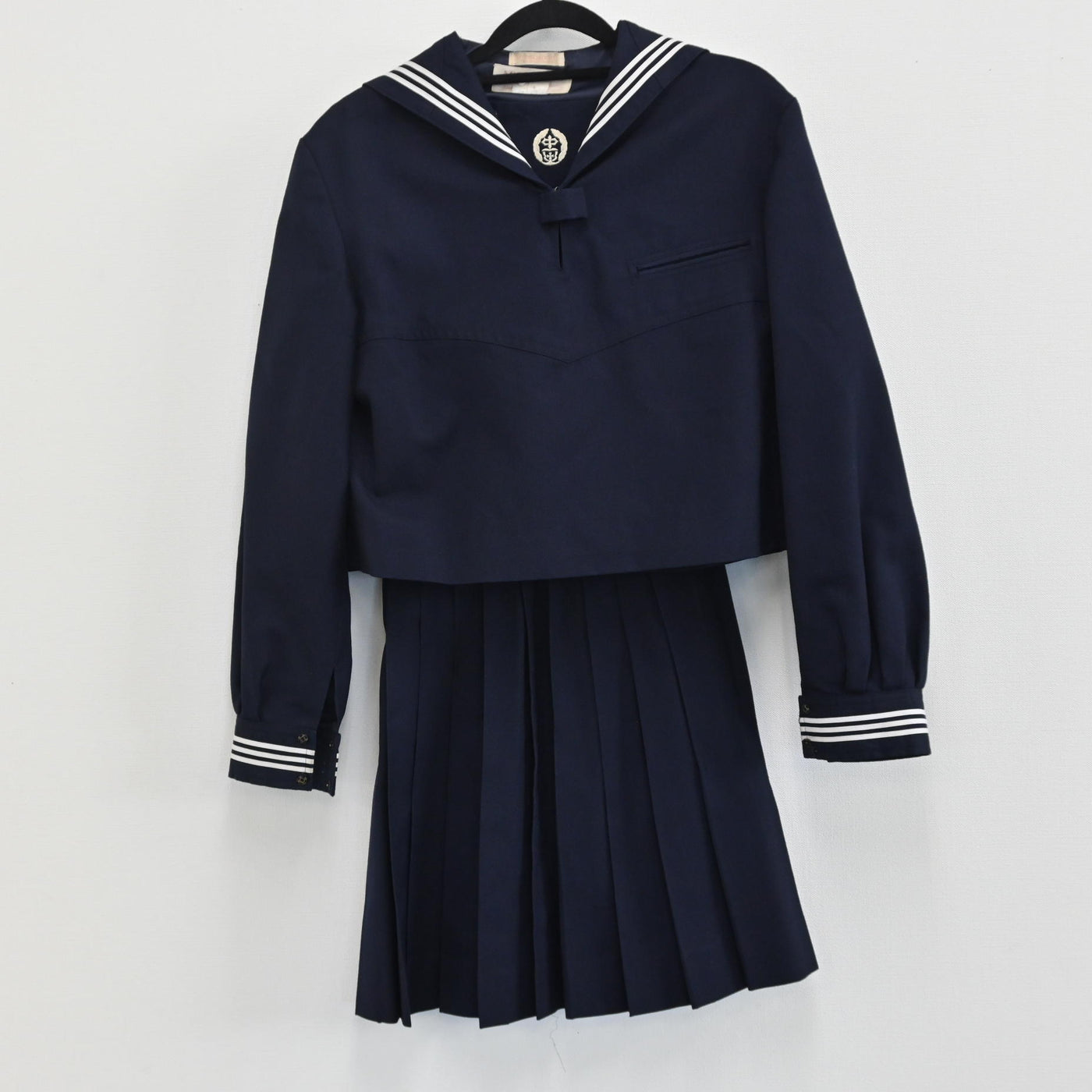 【中古】千葉県 成田付属中学校 女子制服 2点（セーラー服 冬・スカート） sf000280