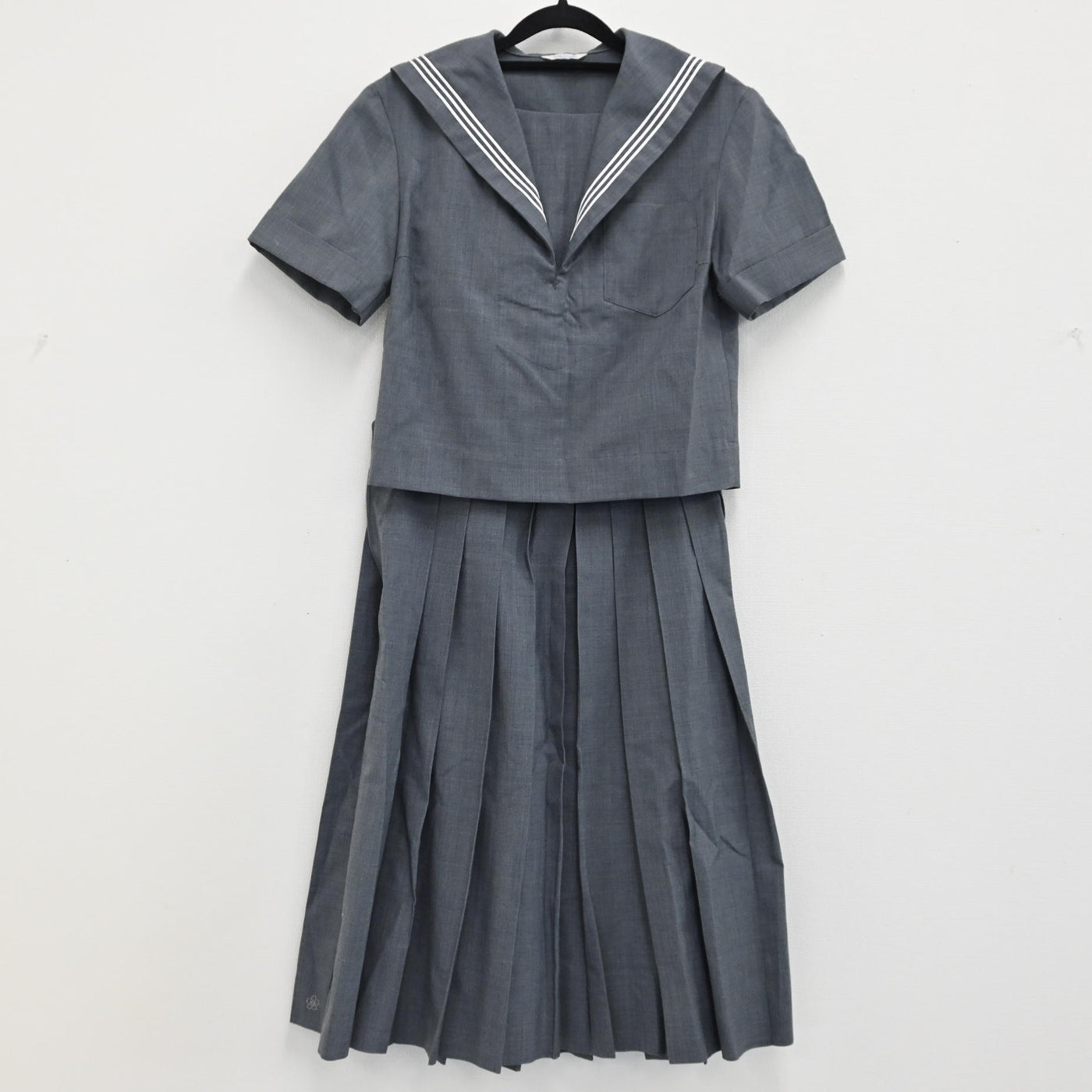 【中古】熊本県 済々黌高校 女子制服 2点（セーラー服 夏・スカート） sf000331