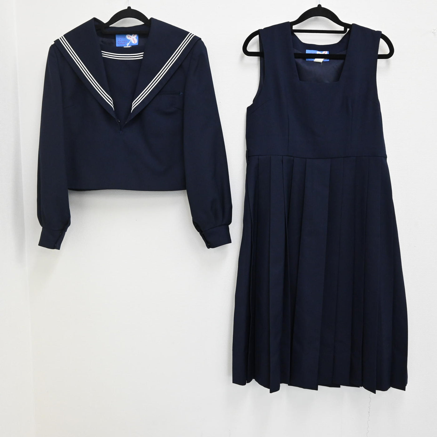 【中古】福岡県 福岡市立三宅中学校 女子制服 2点（セーラー服 冬・ジャンパースカート） sf000395