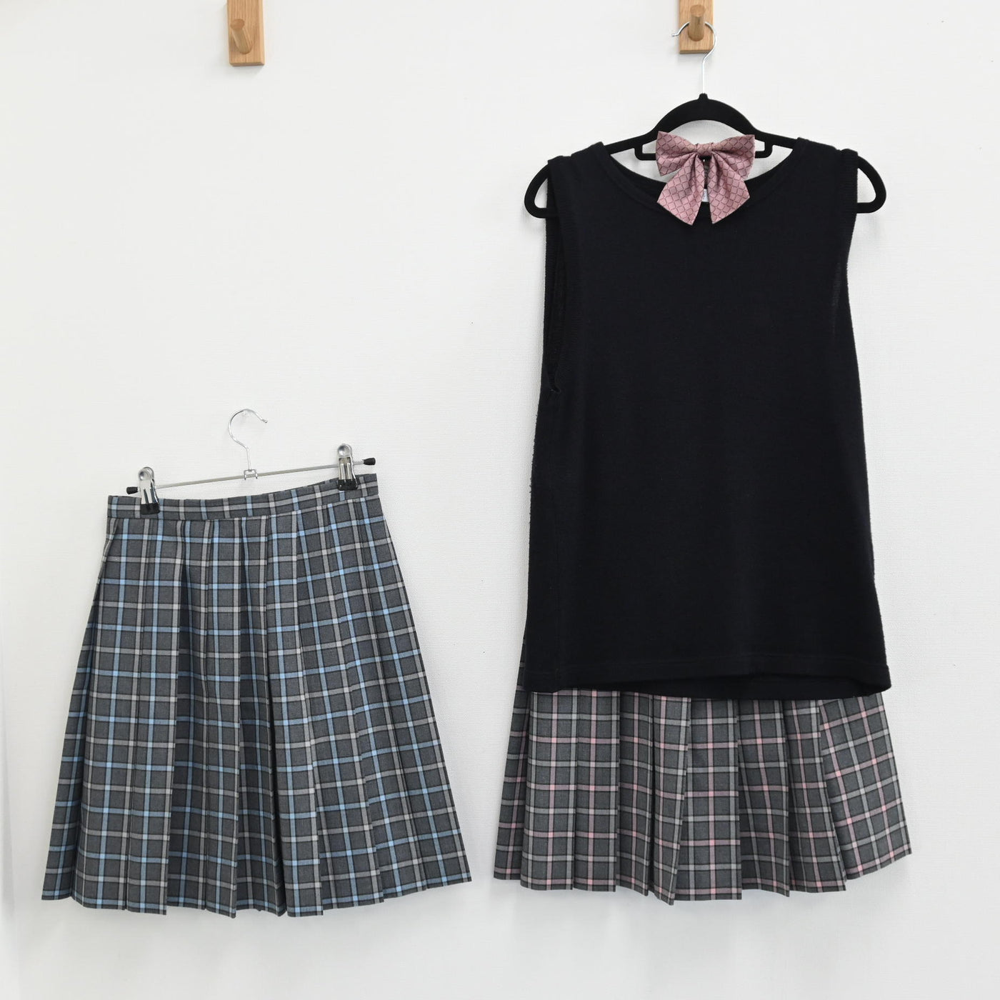 【中古】滋賀県 滋賀県立日野高等学校 女子制服 4点（ニットベスト・スカート・リボン） sf000427