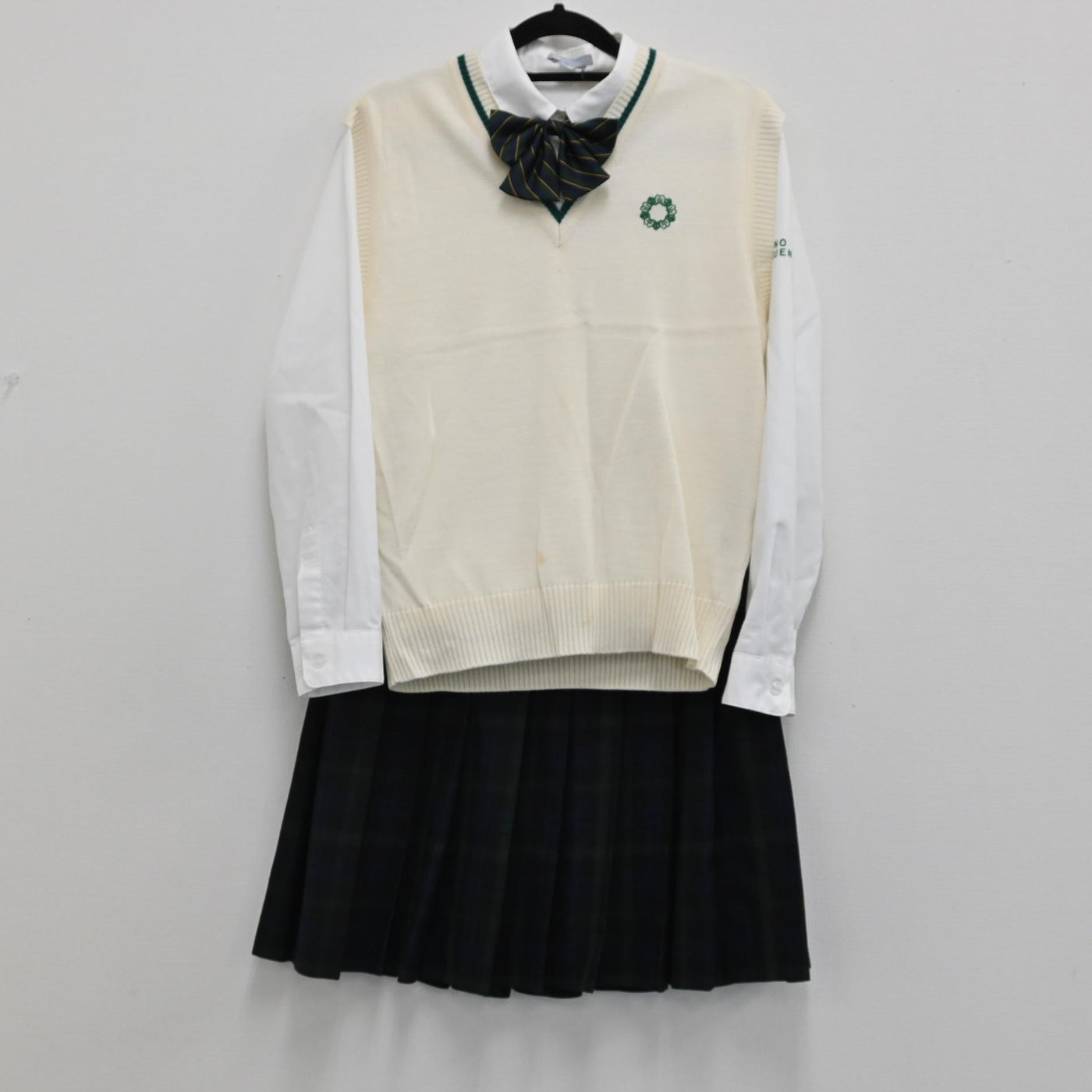 【中古】東京都 上野学園高等学校 女子制服 4点（ニットベスト・ブラウス 長袖・リボン・スカート ） sf000517