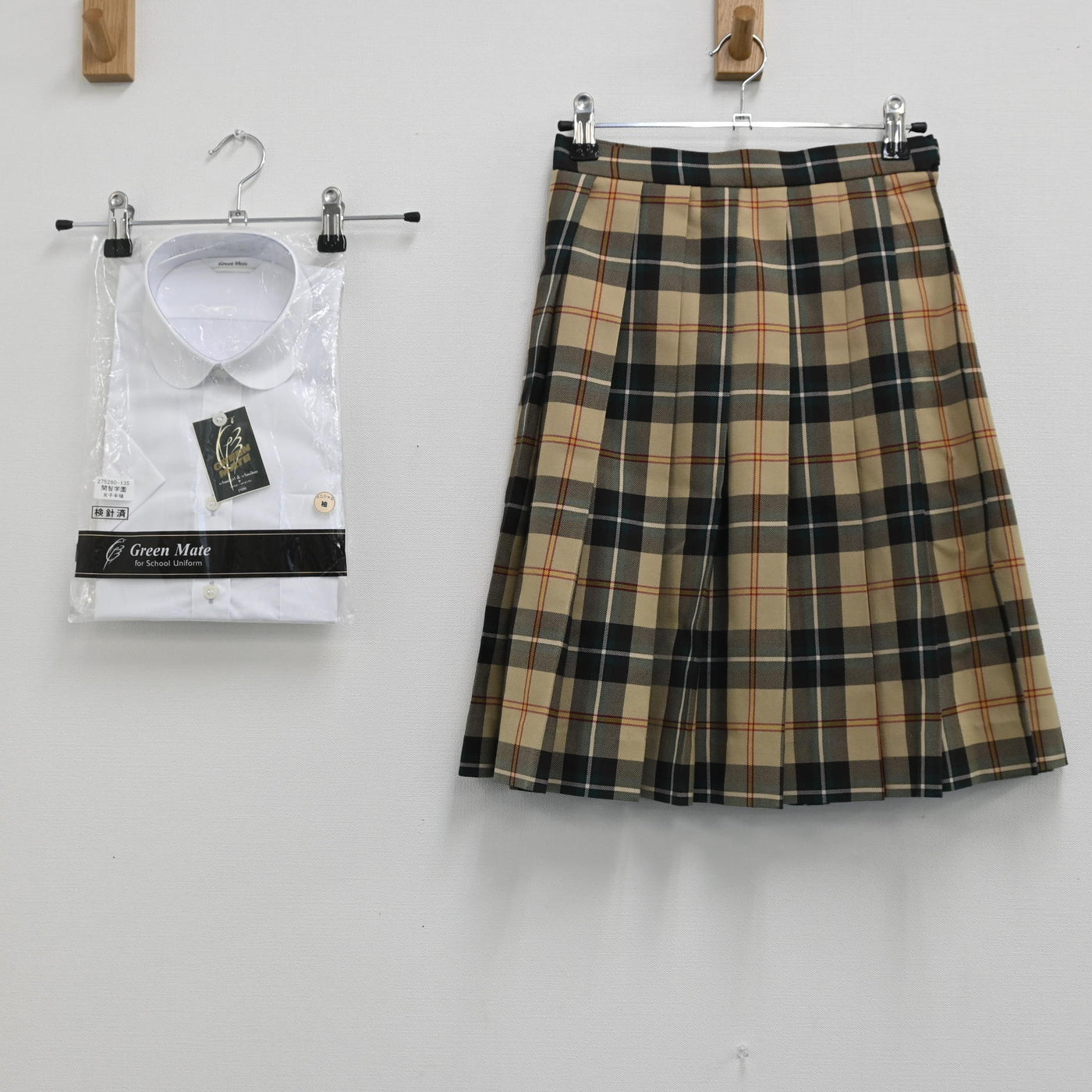 【中古】埼玉県 
開智総合部(セカンダリー) 
　　　 女子制服 2点（ブラウス 半袖・スカート） sf000536
