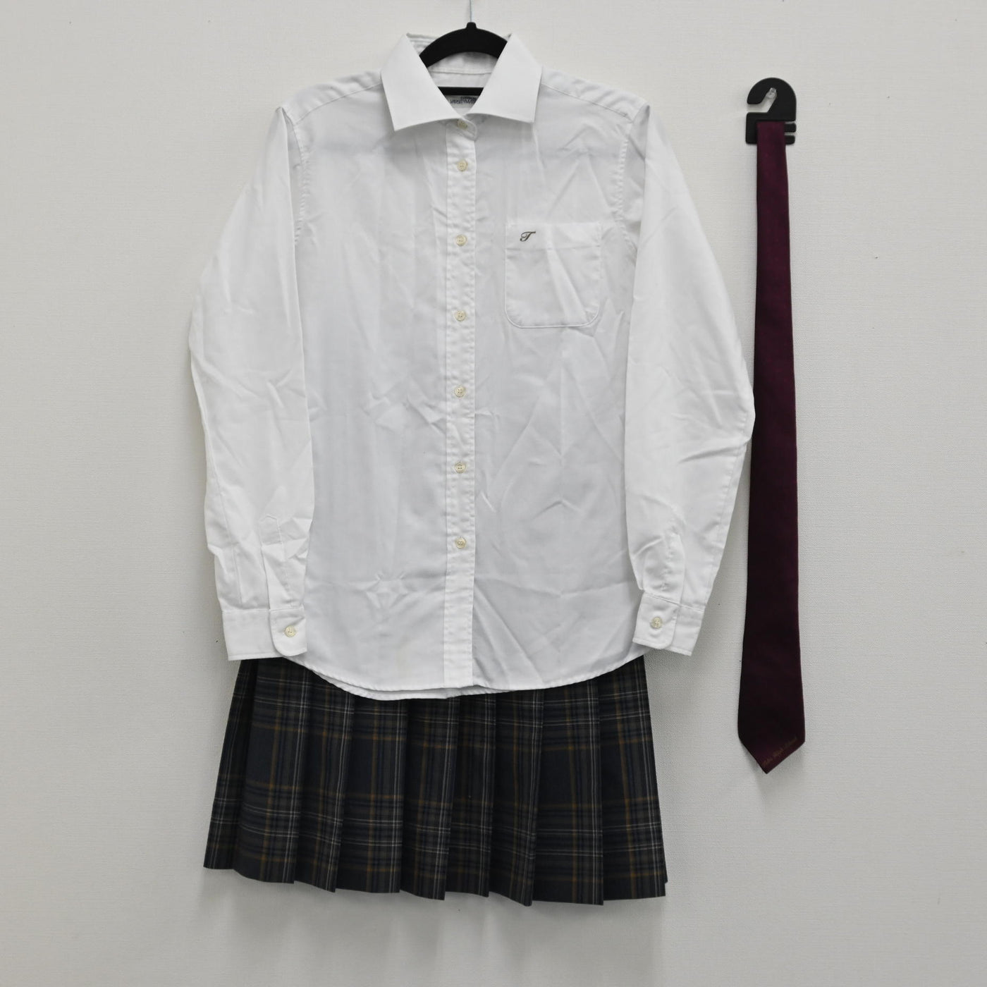 【中古】京都府 京都府立鳥羽高校 女子制服 3点（ブラウス 長袖・ネクタイ・スカート） sf000541