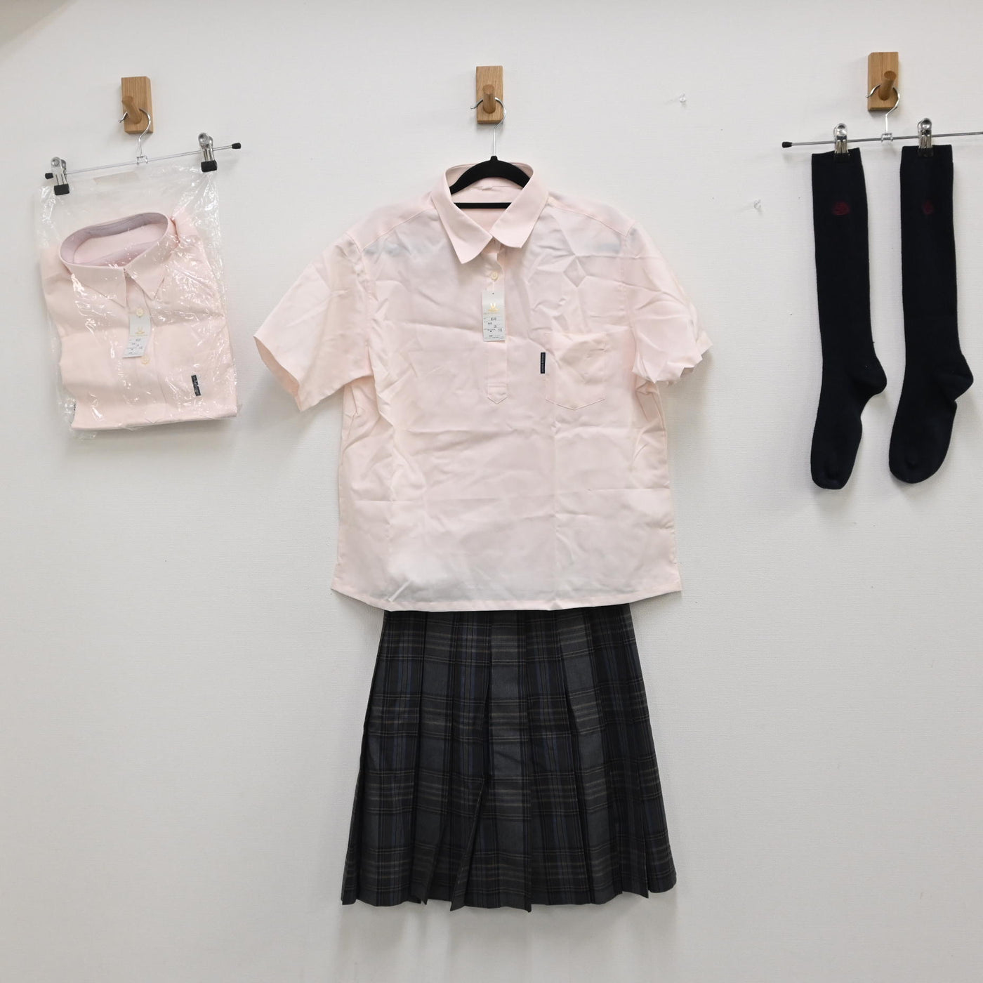【中古】香川県 坂出第一高等学校 女子制服 4点（スカート 夏・シャツ 半袖・靴下・靴下） sf000574