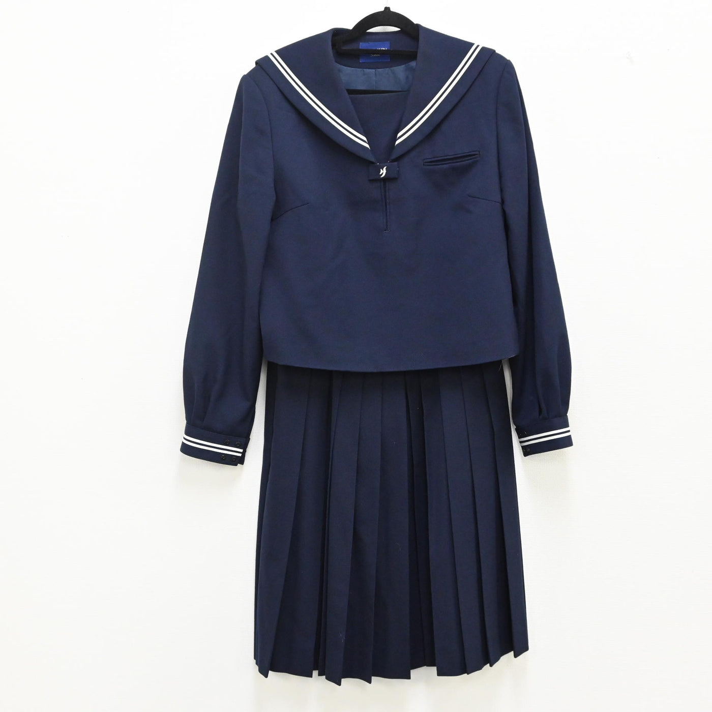 【中古】神奈川県 長沢中学校 女子制服 2点（セーラー服 冬・スカート 冬） sf000599
