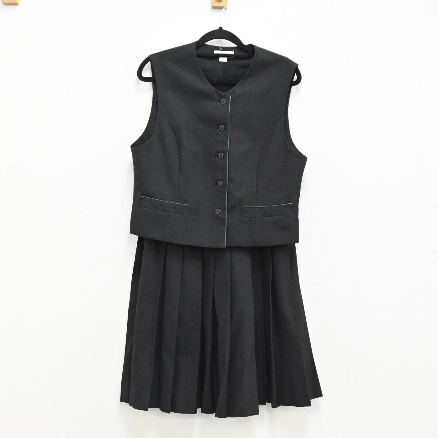 【中古】神奈川県 鎌倉女子大学高等部 女子制服 2点（ベスト・スカート）sf001285