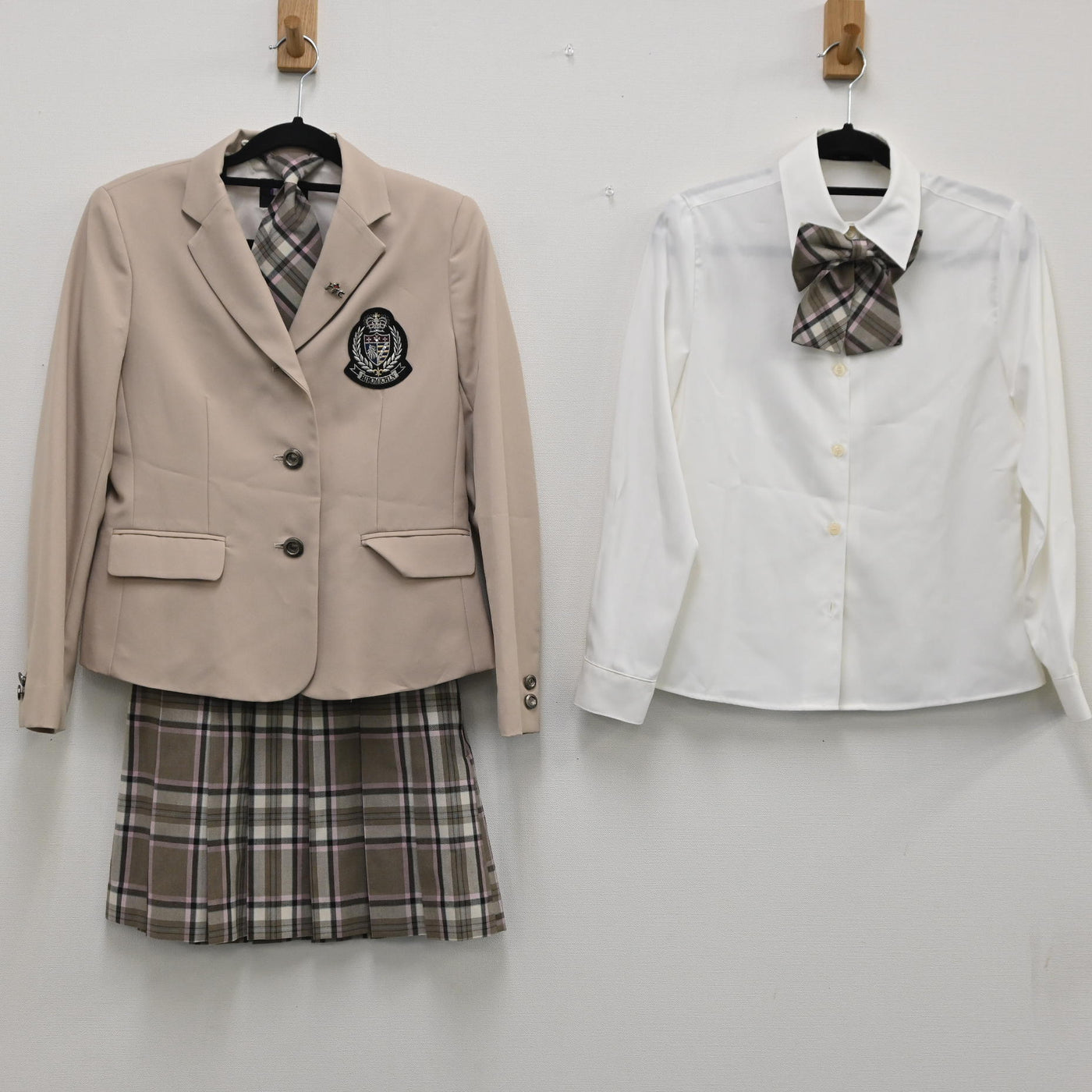 【中古】学校名不明 女子制服 5点（ブレザー・シャツ・スカート）sf001287