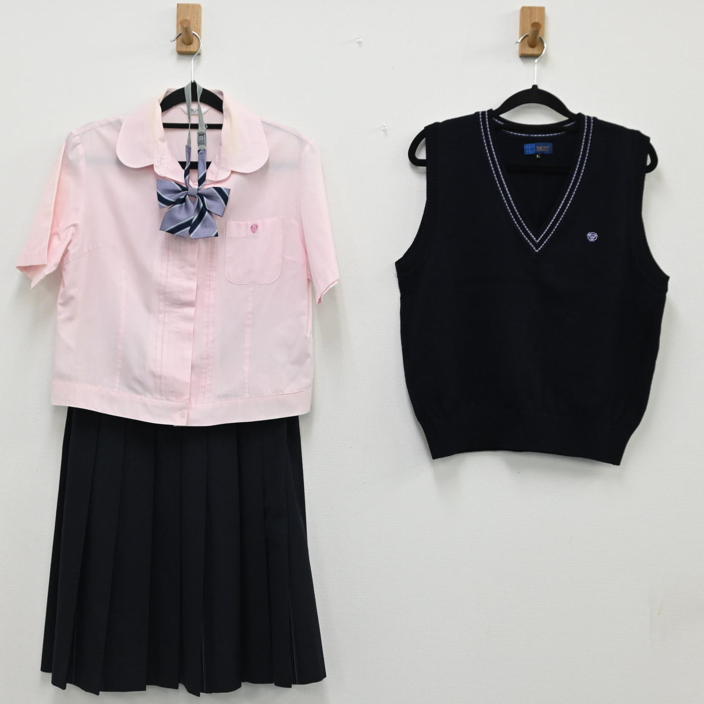 【中古】奈良県 育英西高校 女子制服 4点（ニットベスト・シャツ・スカート）sf001304
