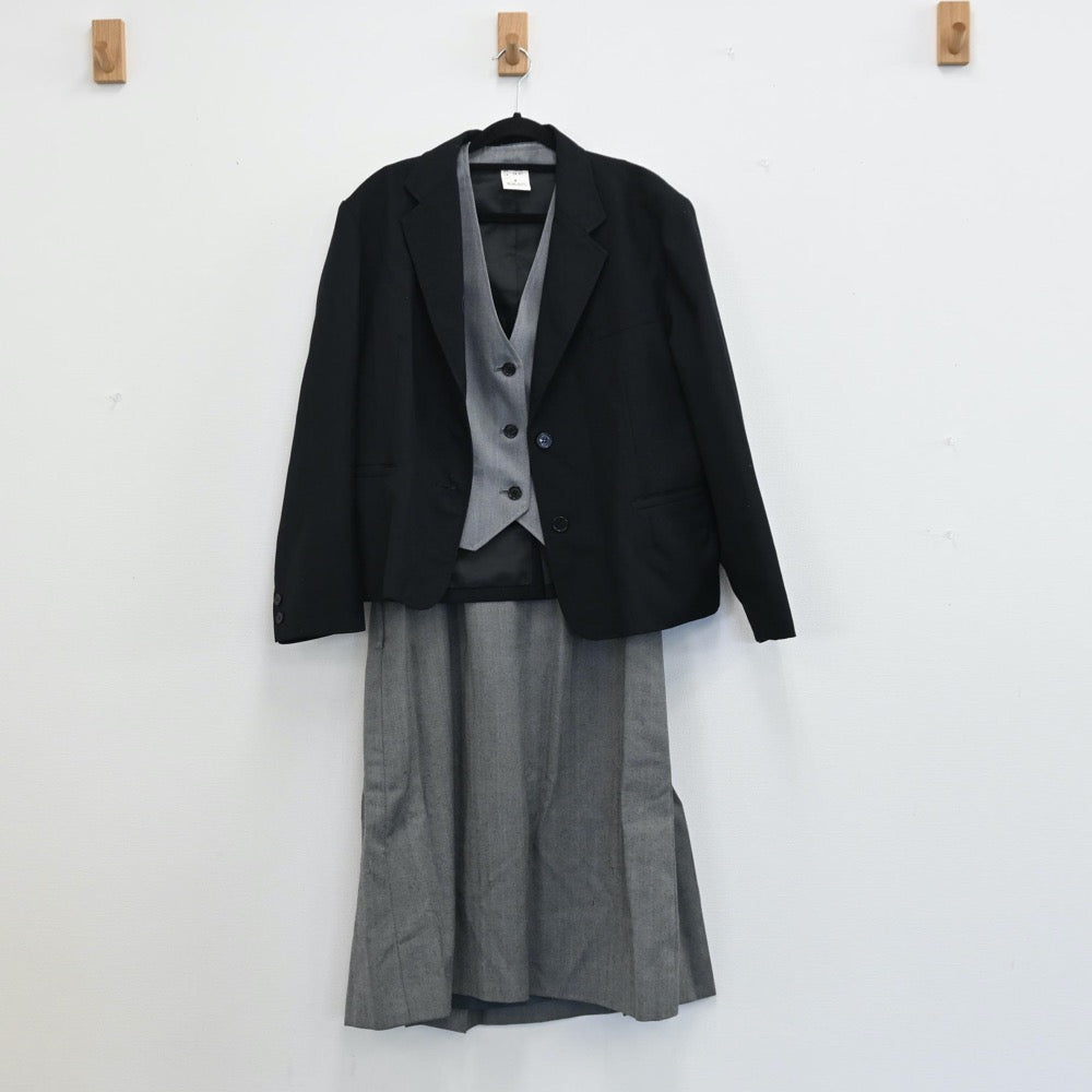 【中古】栃木県 准看護高等専修学校 女子制服 3点（ブレザー・スカート・ベスト）sf001337