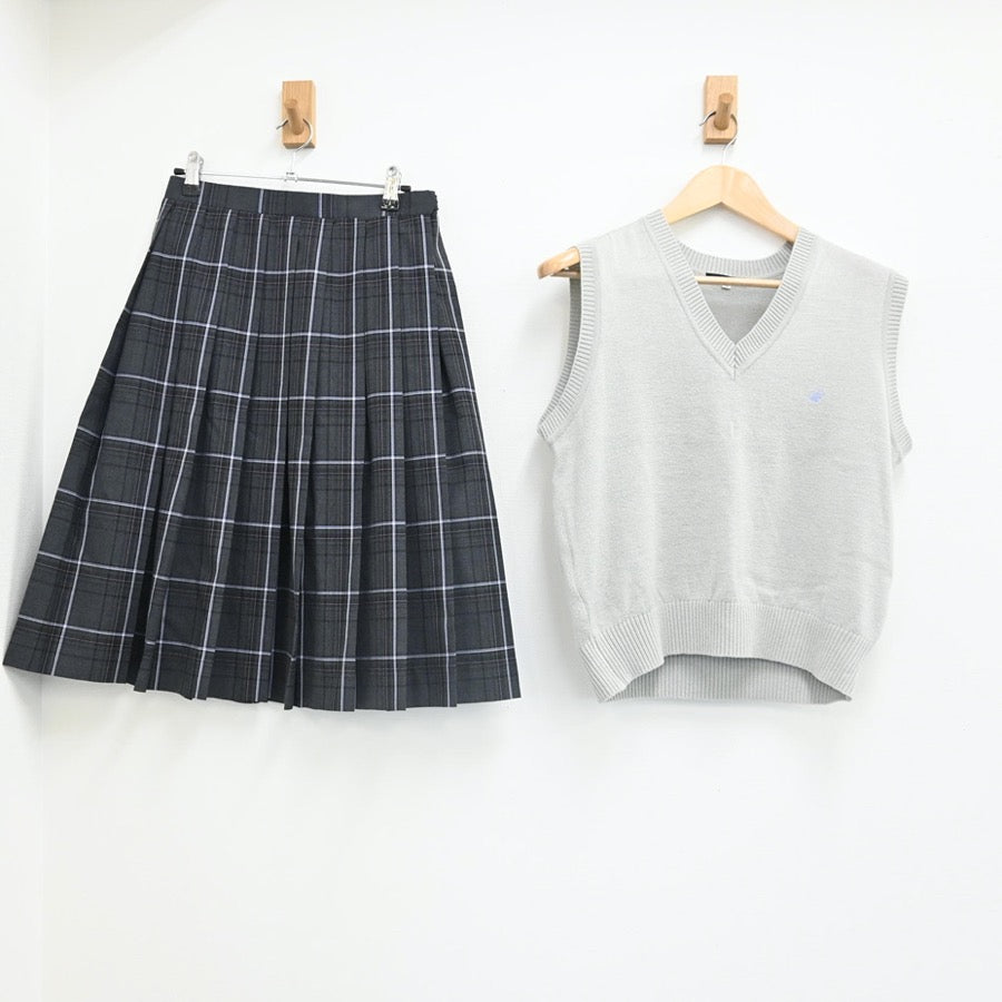 【中古】埼玉県 戸田東中学校 女子制服 2点（ニットベスト・スカート）sf002507