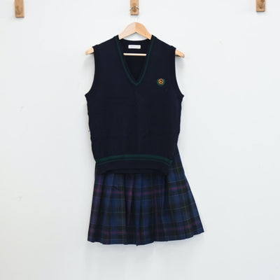 【中古】熊本県 熊本中央高校 女子制服 3点（ニットベスト・ニットベスト・スカート）sf003120