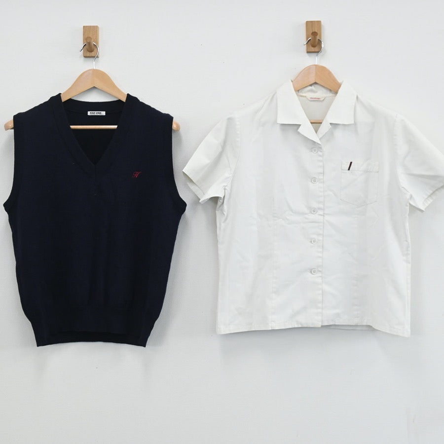 【中古】広島県 広島県立広島中高等学校 女子制服 2点（シャツ・ニットベスト）sf003568
