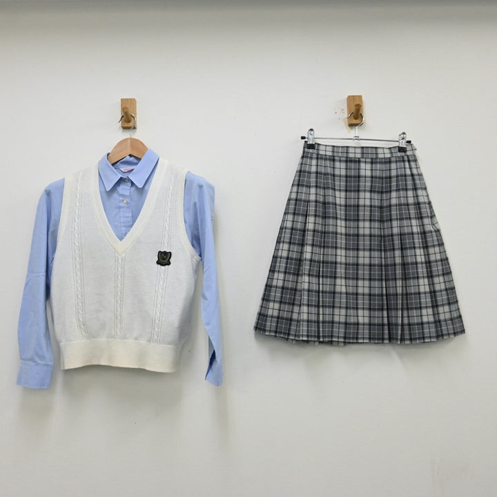 中古制服】東京都 錦城高等学校 女子制服 3点（シャツ・ニットベスト