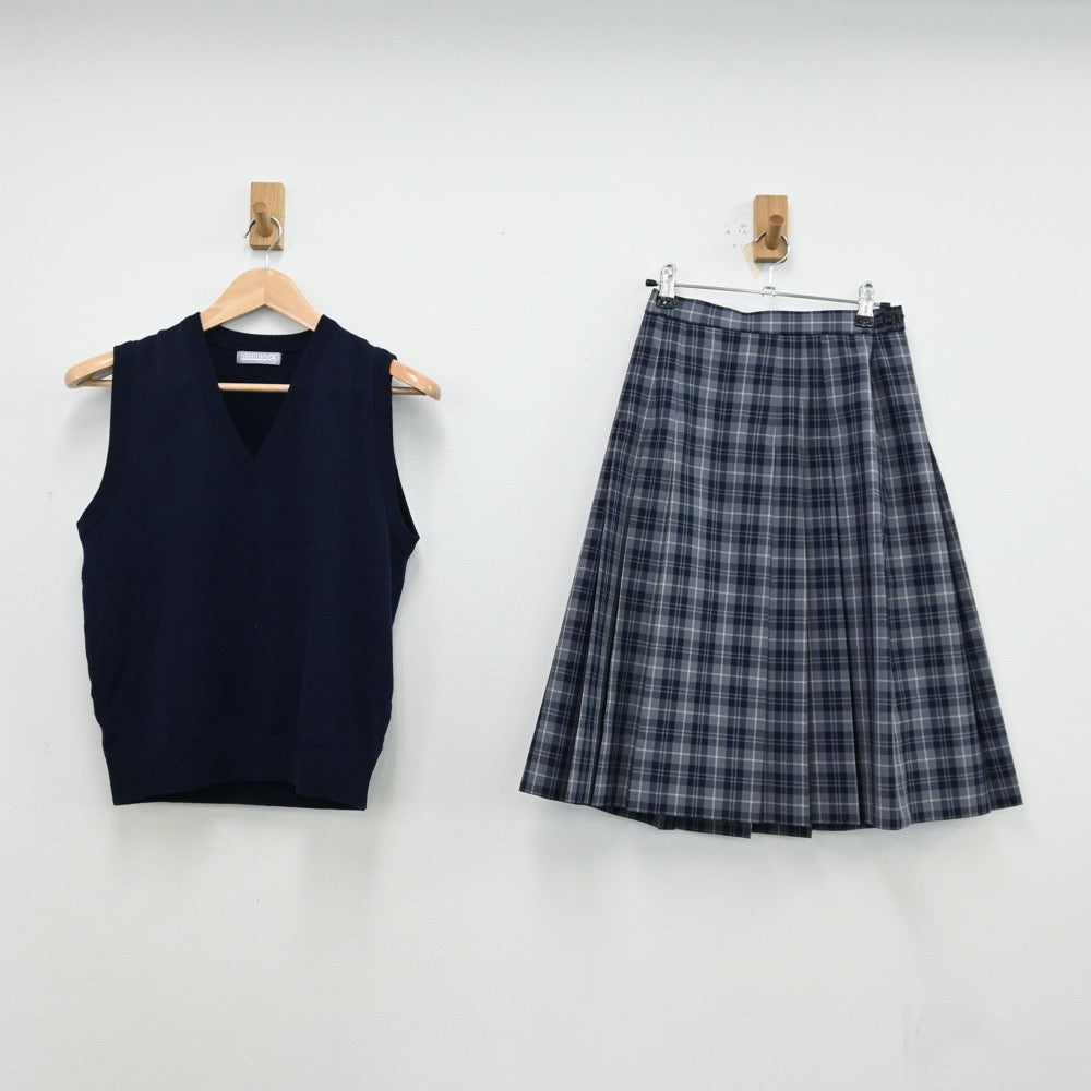 【中古】大阪府 楠葉西中学校 女子制服 2点（ニットベスト・スカート）sf012320