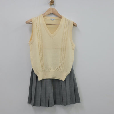 【中古】大阪府 近畿大学附属中学校 女子制服 2点（ニットベスト・スカート）sf013458