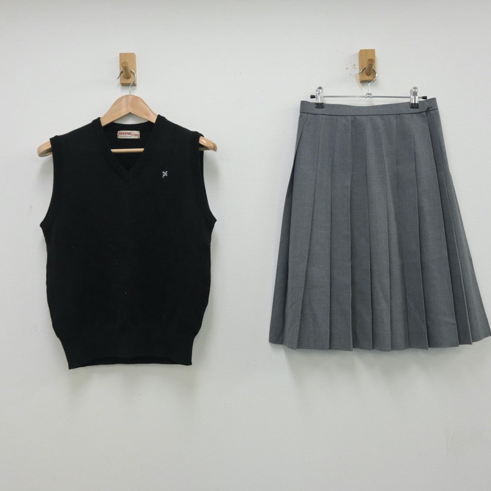 【中古】群馬県 西邑楽高等学校 女子制服 3点（ニットベスト・スカート）sf013878