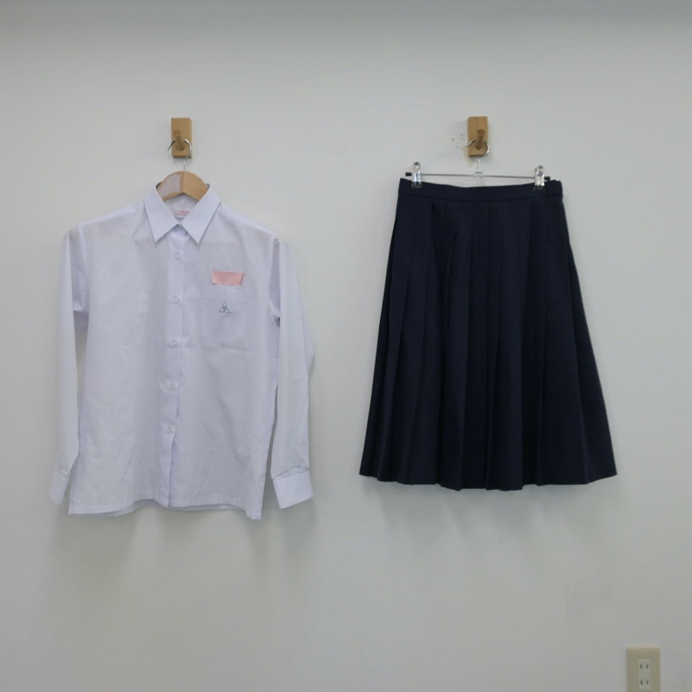 【中古】茨城県 峰山中学校 女子制服 3点（ブレザー・シャツ・スカート）sf013990