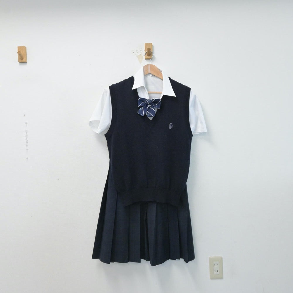 【中古】福岡県 純真高等学校 女子制服 4点（シャツ・ニットベスト・スカート）sf014615