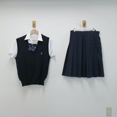 【中古】福岡県 純真高等学校 女子制服 4点（シャツ・ニットベスト・スカート）sf014615