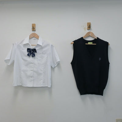 【中古】福岡県 純真高等学校 女子制服 4点（シャツ・ニットベスト・スカート）sf014615